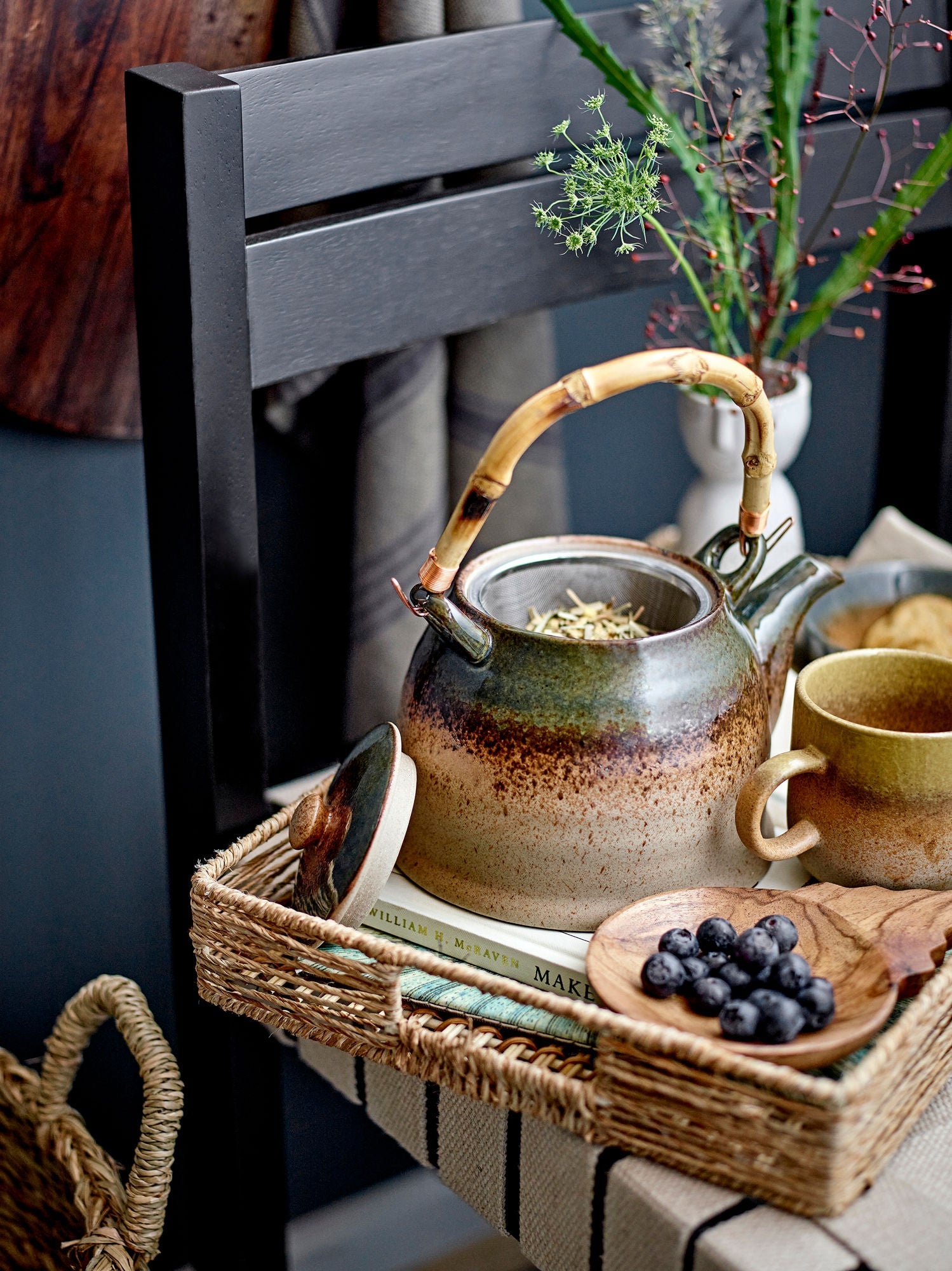 Bloomingville Aura Teapot w/teastrainer, zelená, porcelán