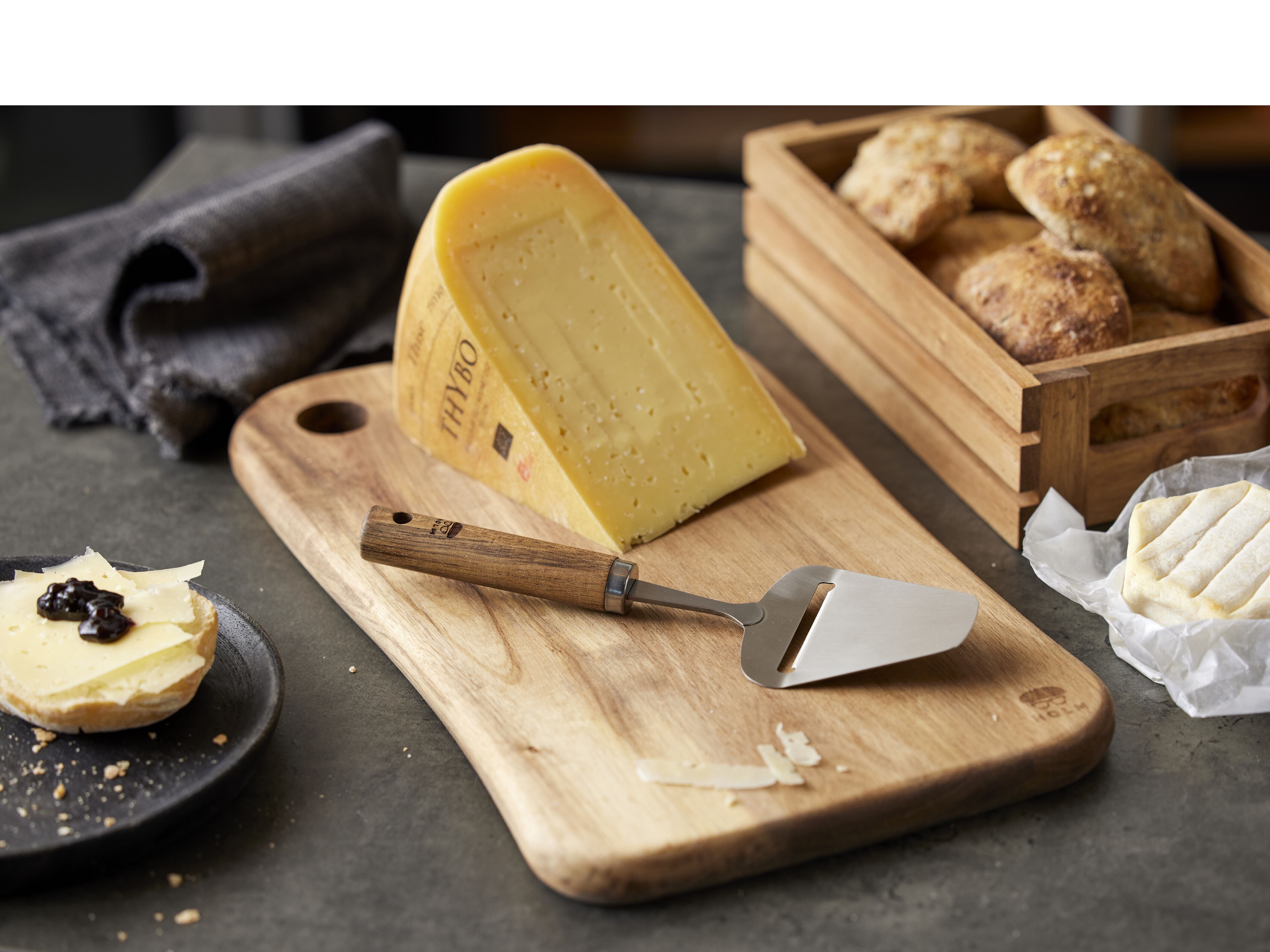 Sýrovitý sýr Holm, hnědý