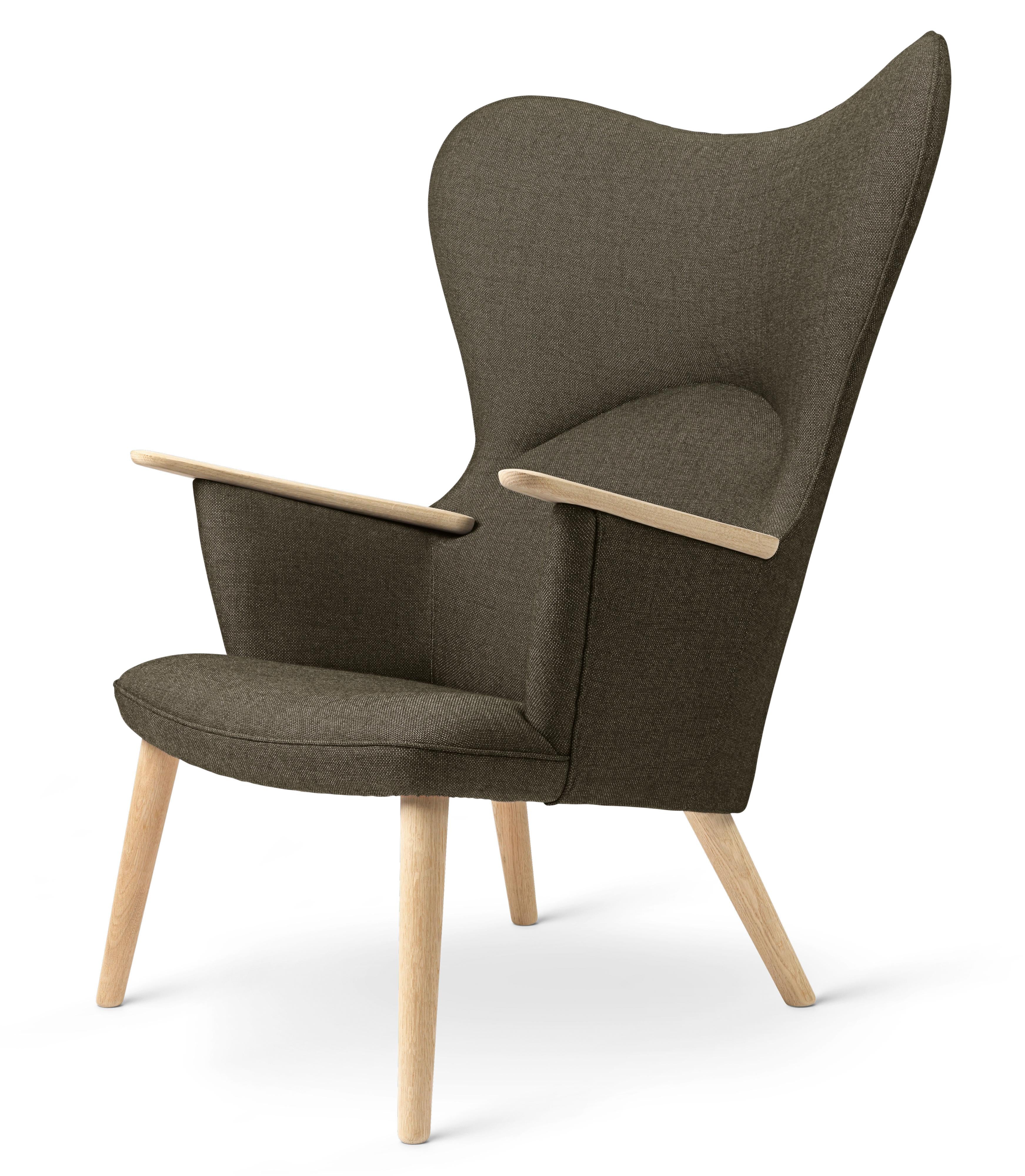 Carl Hansen CH78 Mama Bear Lounge Chair, Oak Soap/Passion 1101