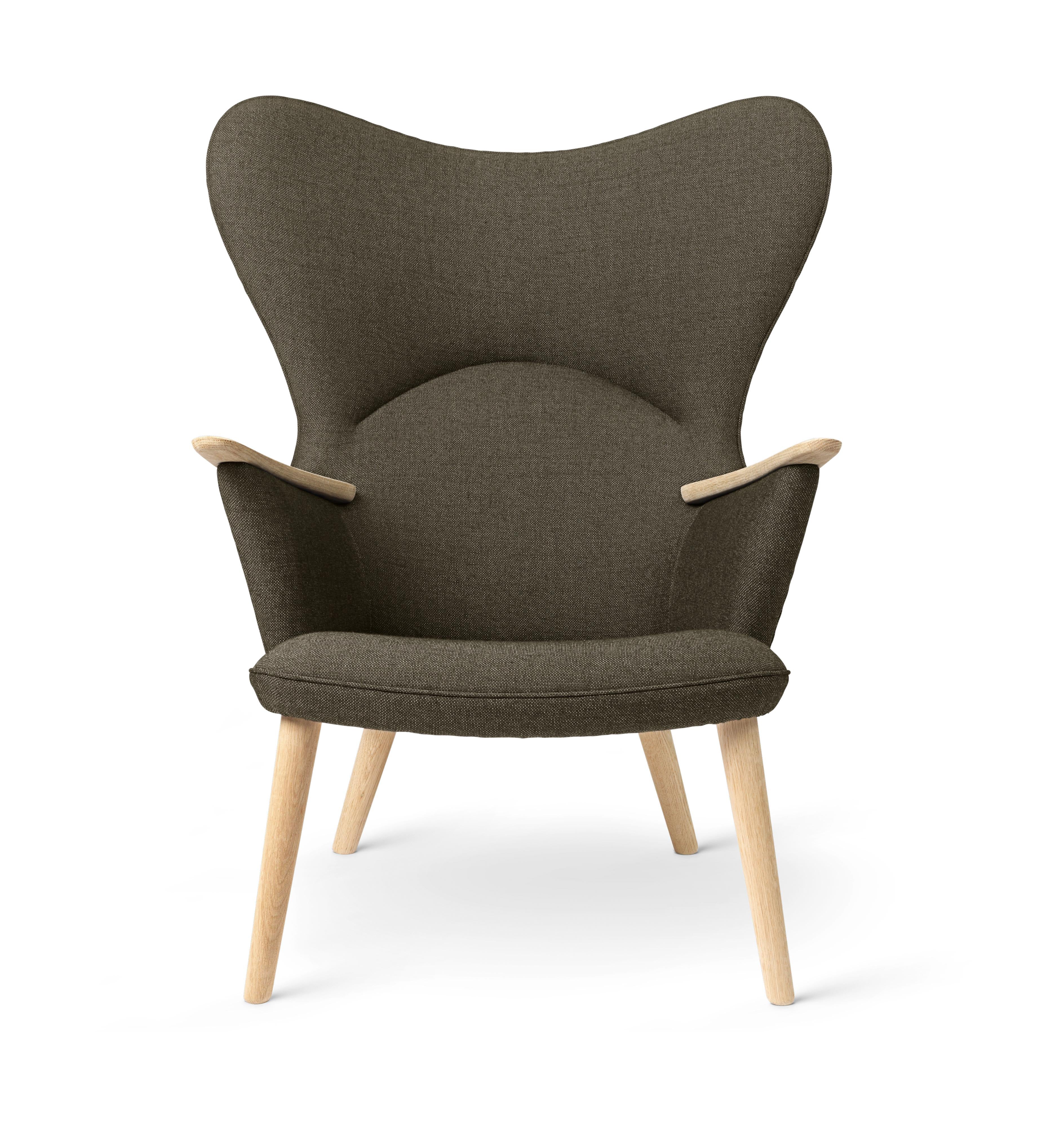 Carl Hansen CH78 Mama Bear Lounge Chair, Oak Soap/Passion 1101