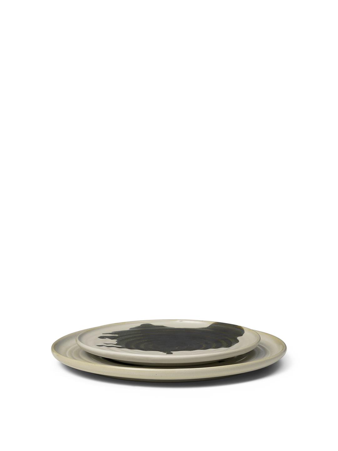 Ferm Living Omhu Plate Medium, Off White/Charcoal