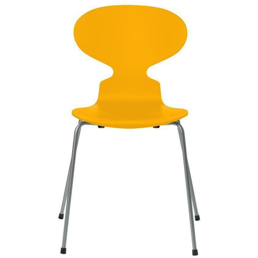Fritz Hansen Ant Chair lakovaná skutečná žlutá skořápka, stříbrná šedá základna
