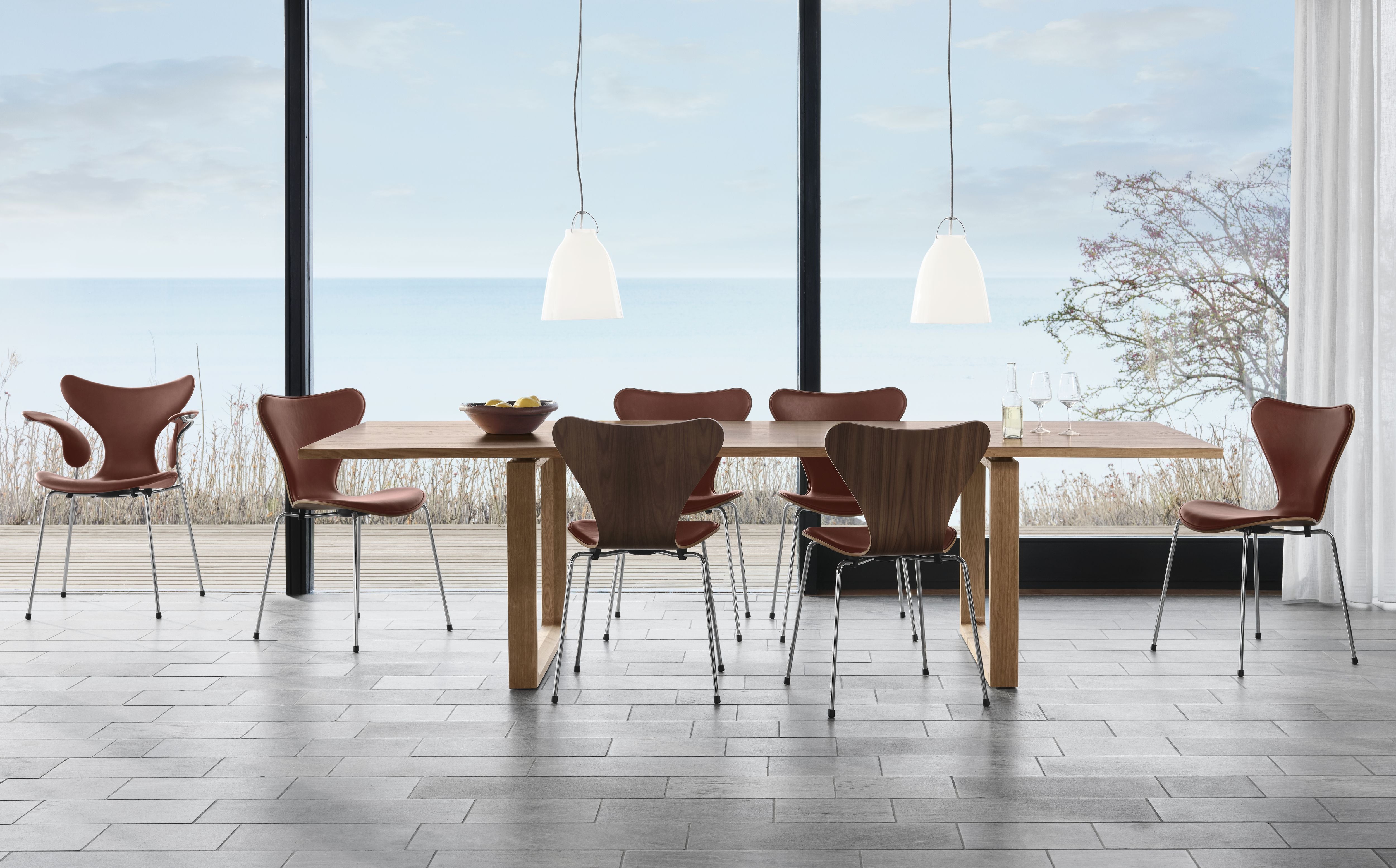 Křeška Fritz Hansen Series 7, kolekce výročí kožená kožená koláčka z Grace Chestnut Leather