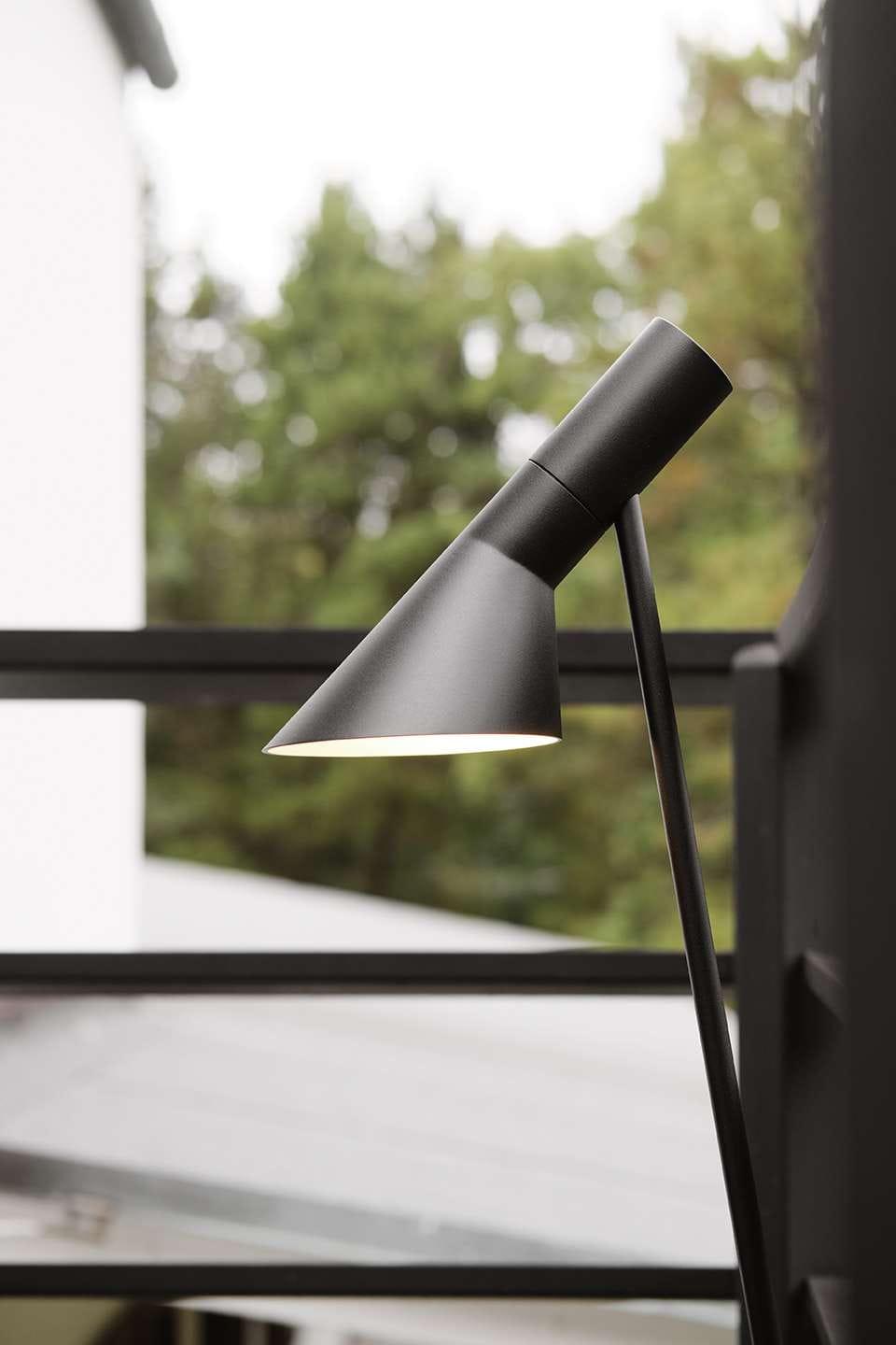 Louis Poulsen Aj Garden Long Bollard Black Led 3000 K 6,5 W, kotva s adaptérem