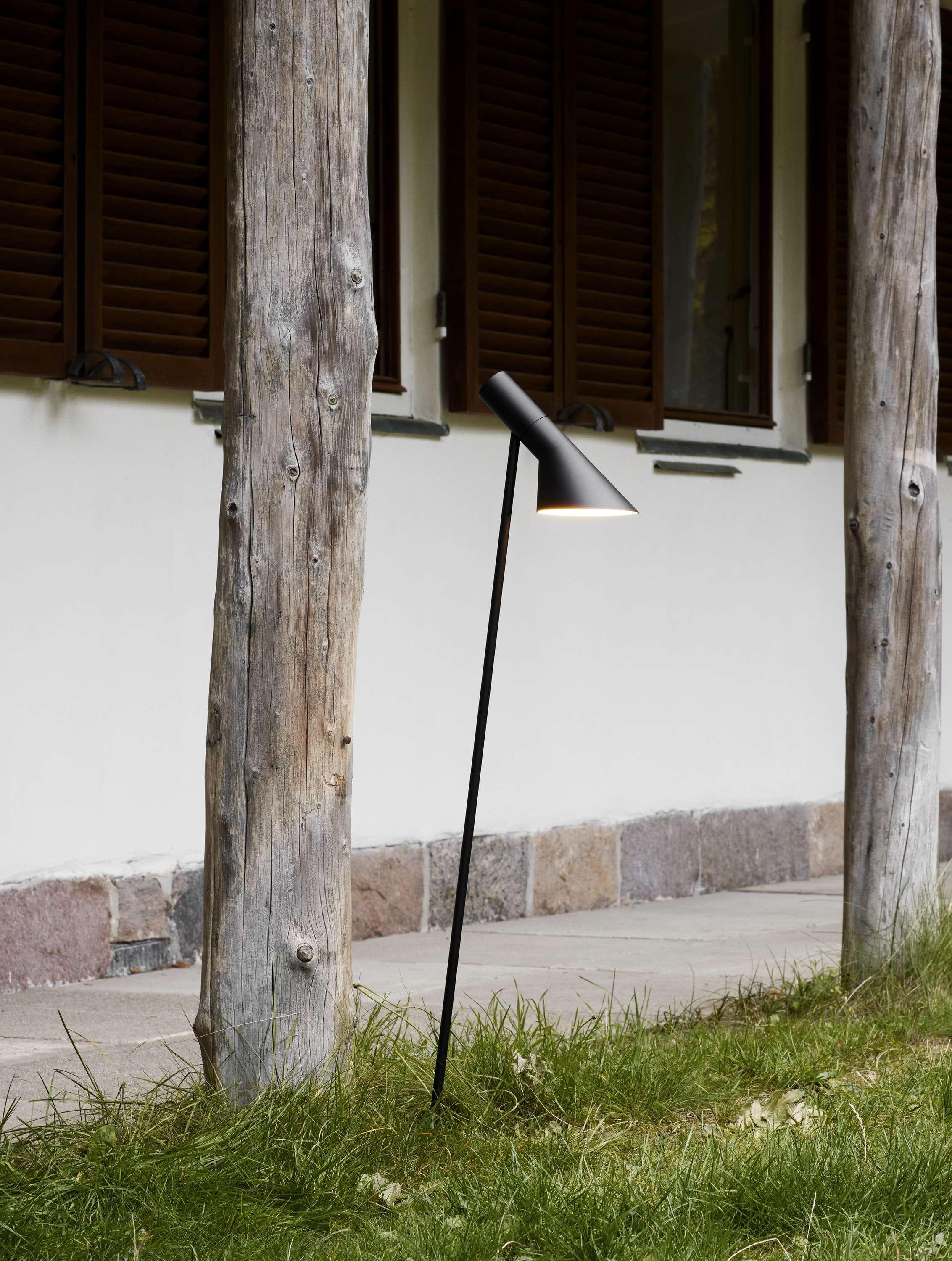 Louis Poulsen Aj Garden Long Bollard Black Led 3000 K 6,5 W, kotva s adaptérem