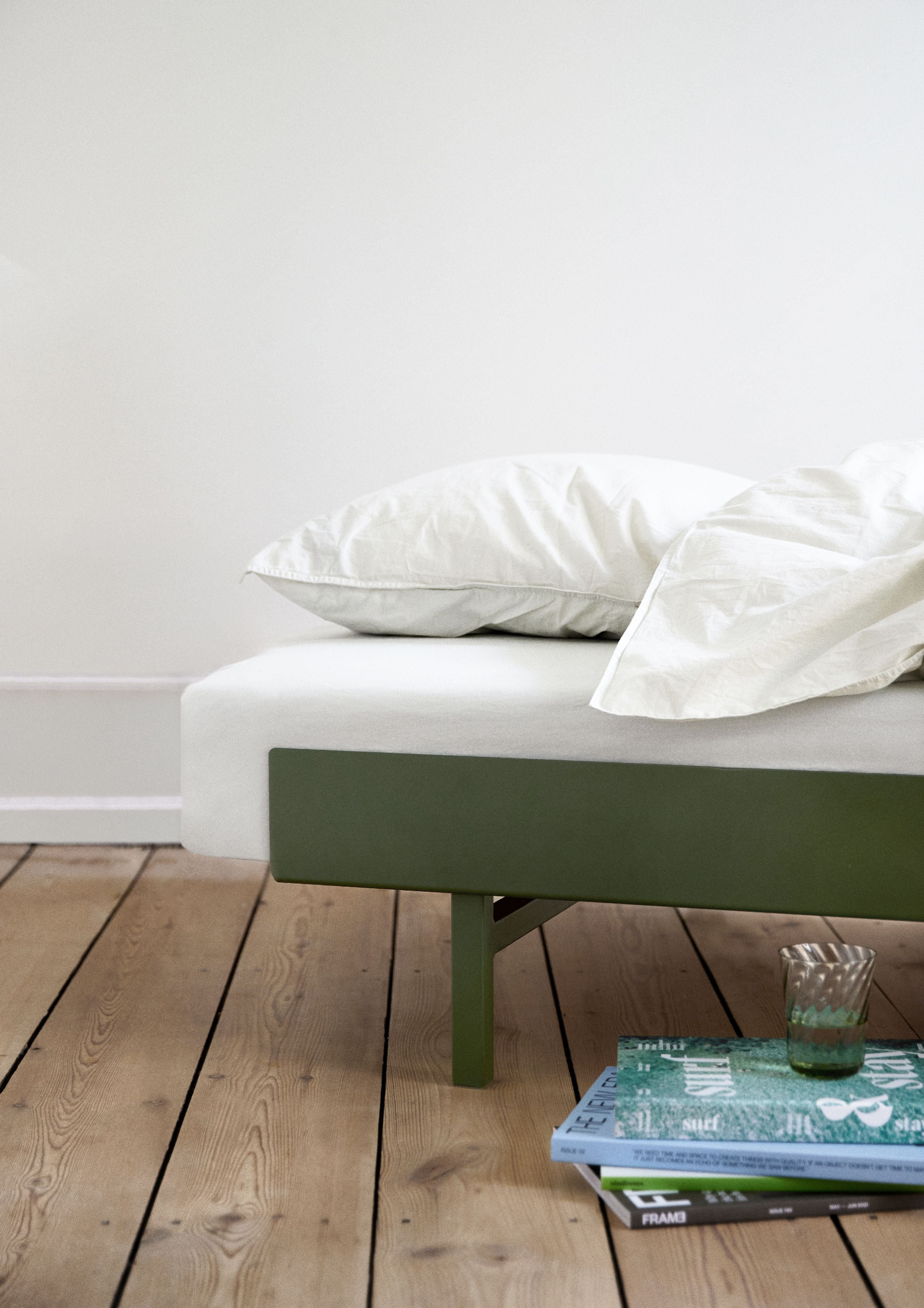 Moebe postel s 2 nočními stoly 90 cm, borovice zelená