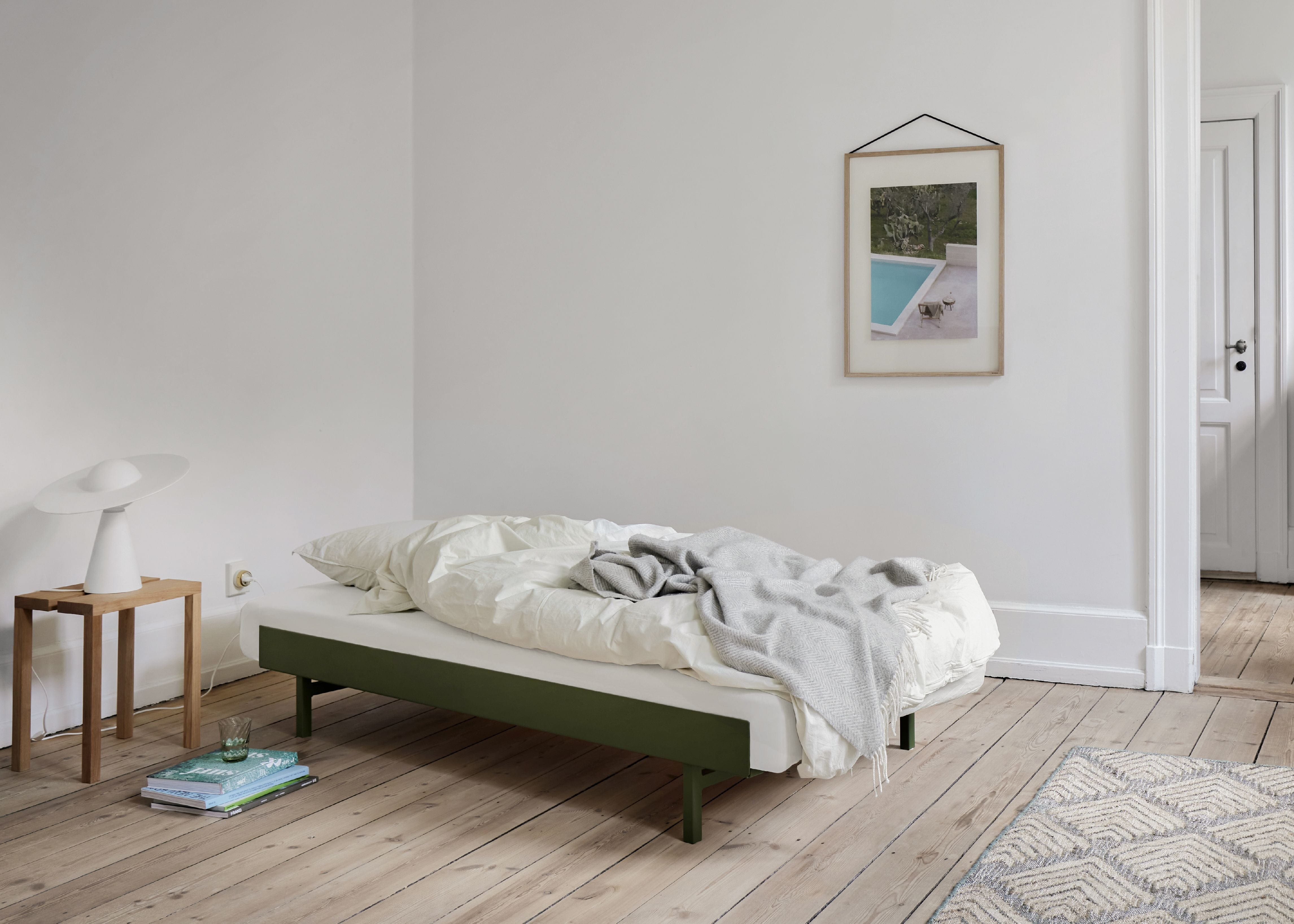 Moebe postel s ložními lamy 160 cm, borovice zelená