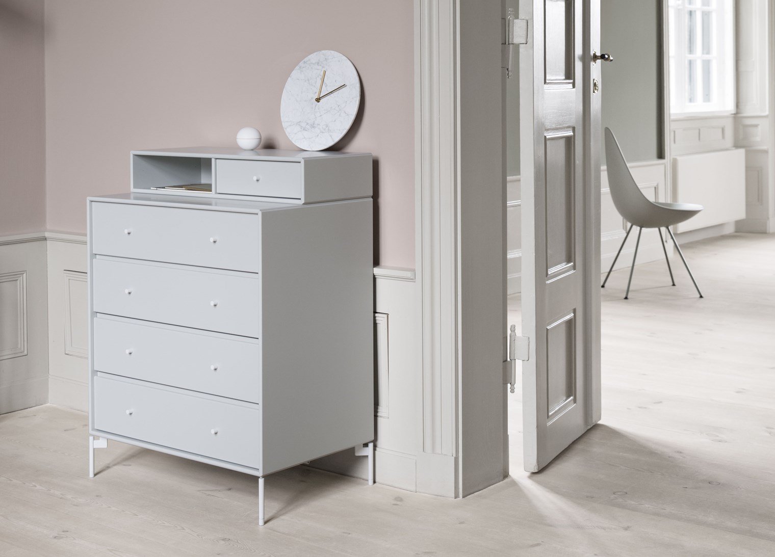 Montana Keep Chest Of Drawers With Legs, Hazelnut/Snow White