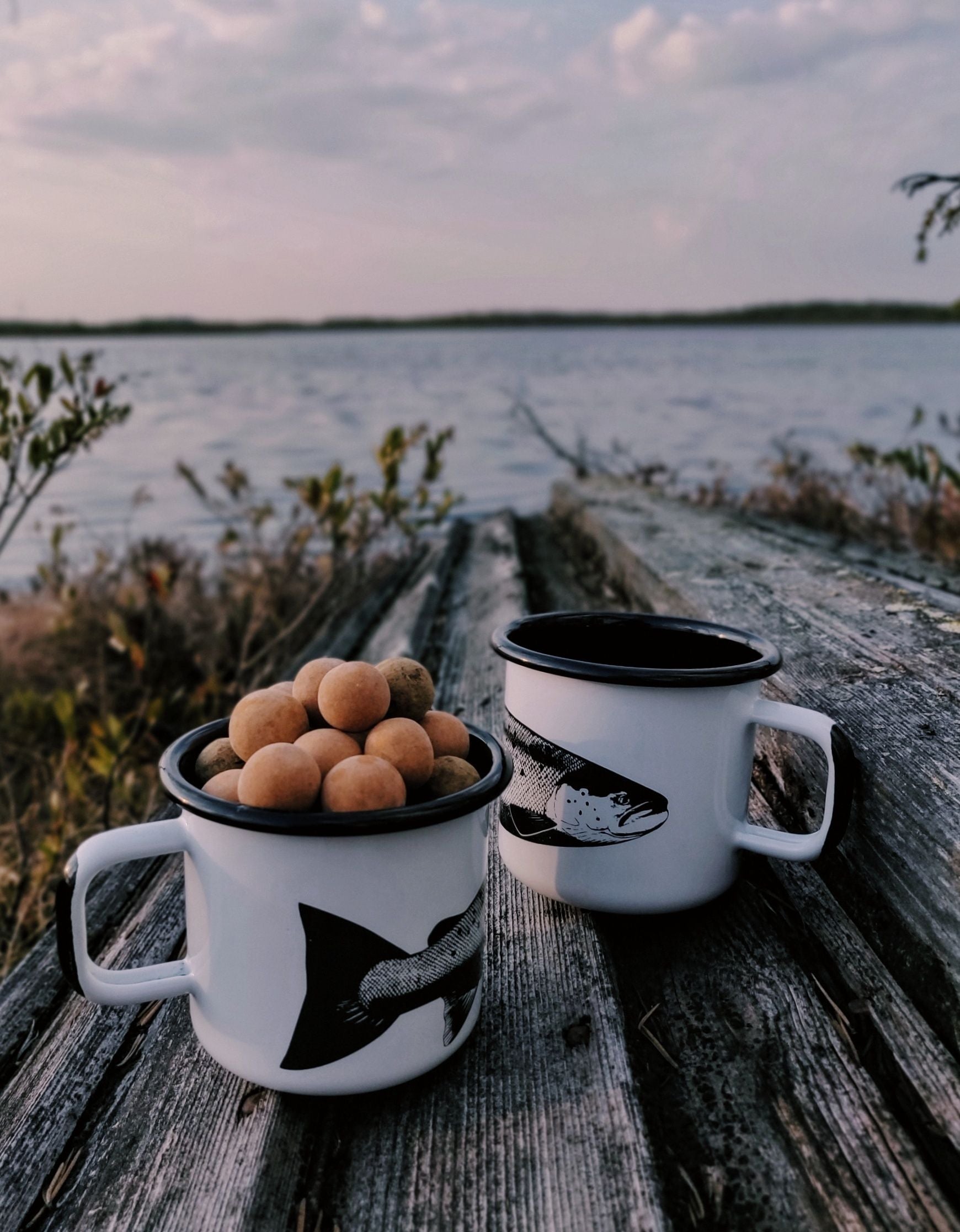 Muurla Nordic Enamel Mug, The Salmon