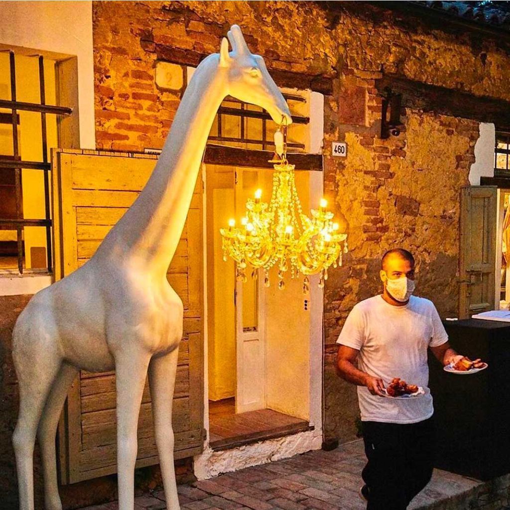 Qeeboo žirafa v lásce venkovní podlahová lampa H 2,65 m, bílá