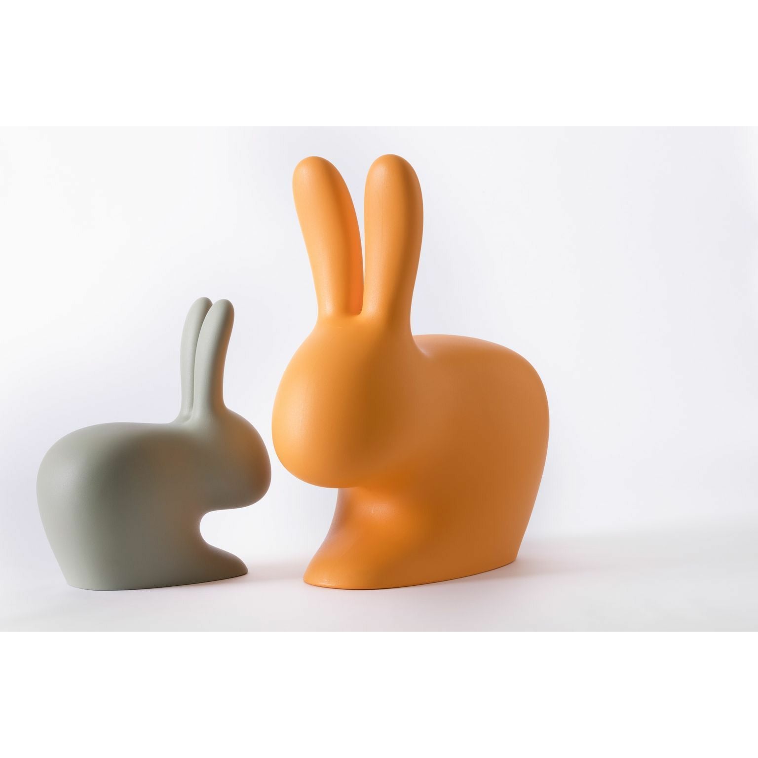 Qeeboo Bunny Chair od Stefano Giovannoni, světle oranžová