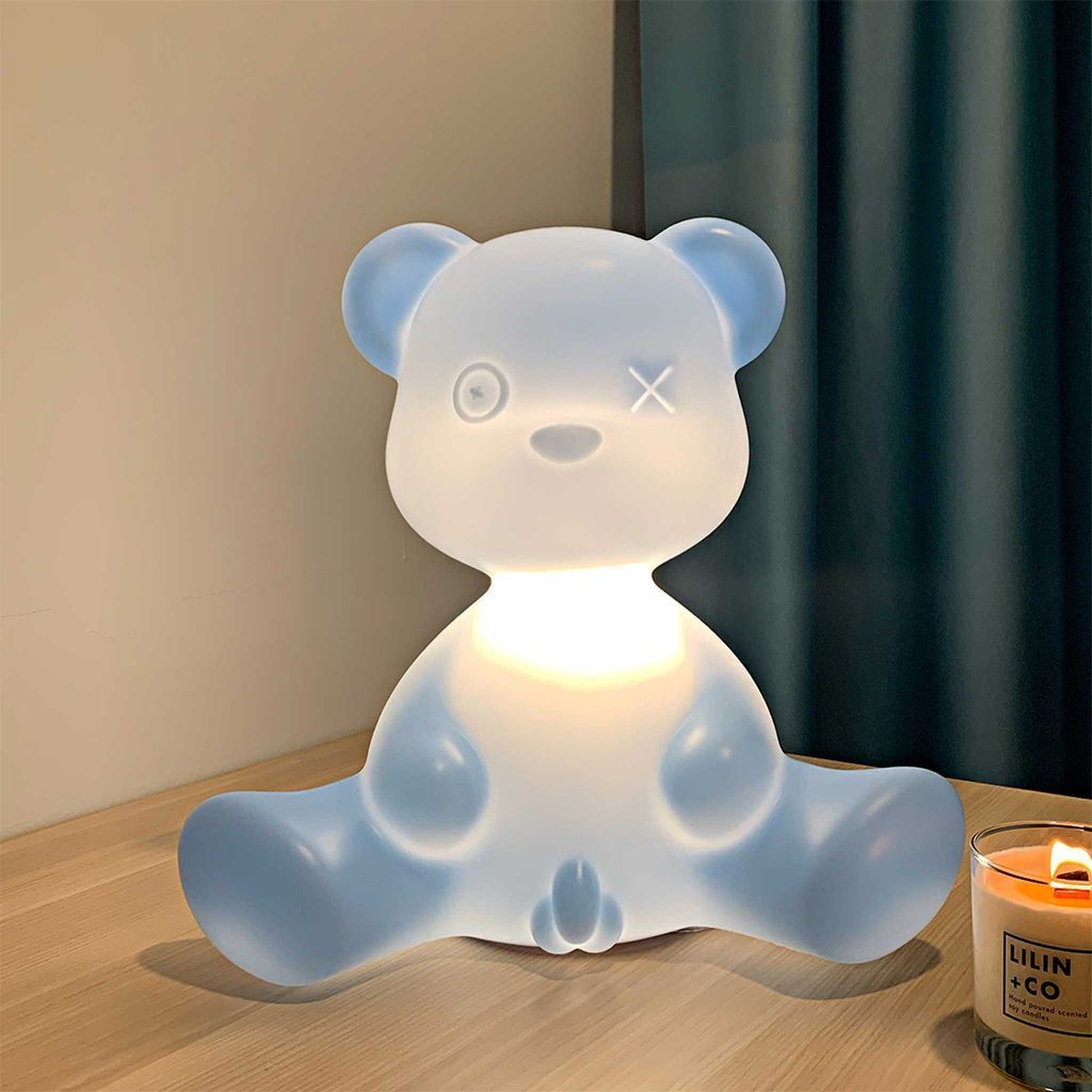 Qeeboo teddy boy stolní lampa s kabelem, bílá