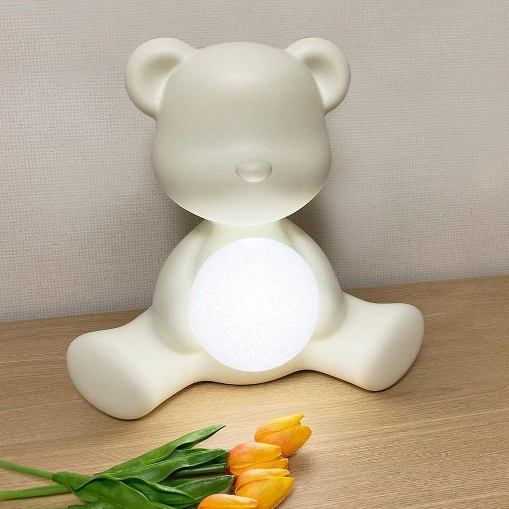 Qeeboo teddy dívka vedla dobíjecí stolní lampa, fialová