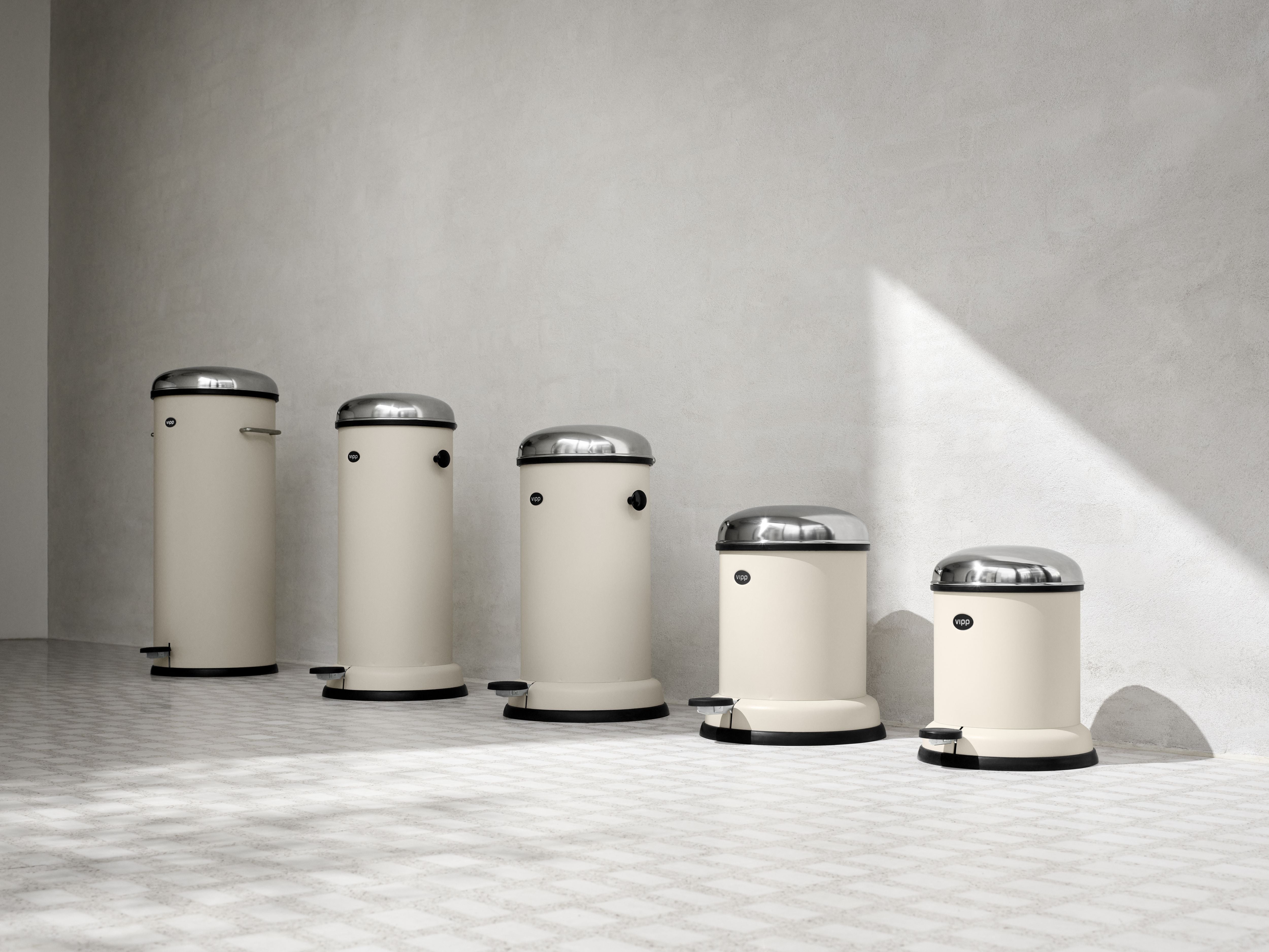 Vipp 13 Treteimer 4 Liter, Beige-Trash Cans & Wastebaskets-Vipp-01305-VIP-5705953204844-inwohn