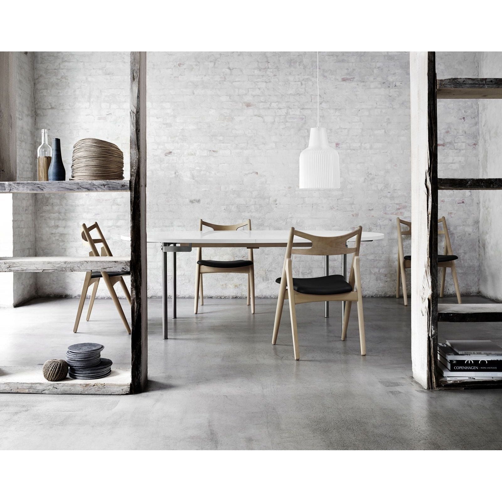 Carl Hansen CH29 P židle Sawbuck, naolejovaná dub/černá kůže