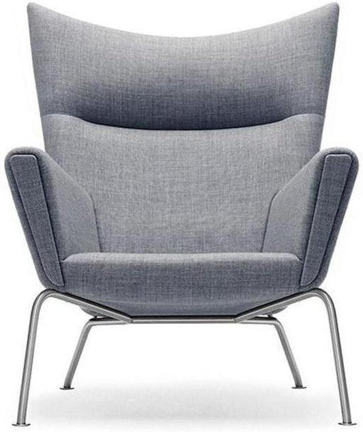 Křídlá židle Carl Hansen CH445, ocel, světle šedá látka