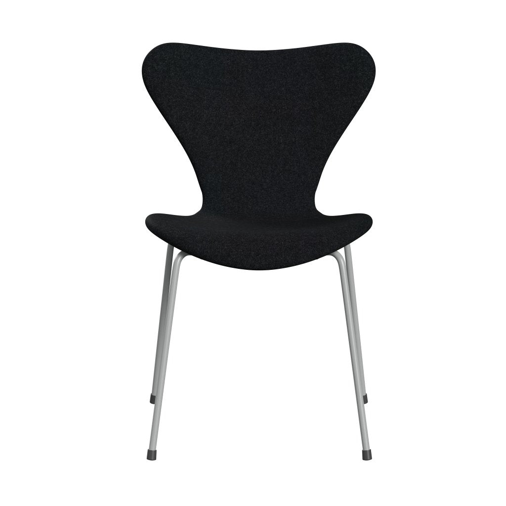 Fritz Hansen 3107 Chair Full Upholstery, Nine Grey/Divina Md Black