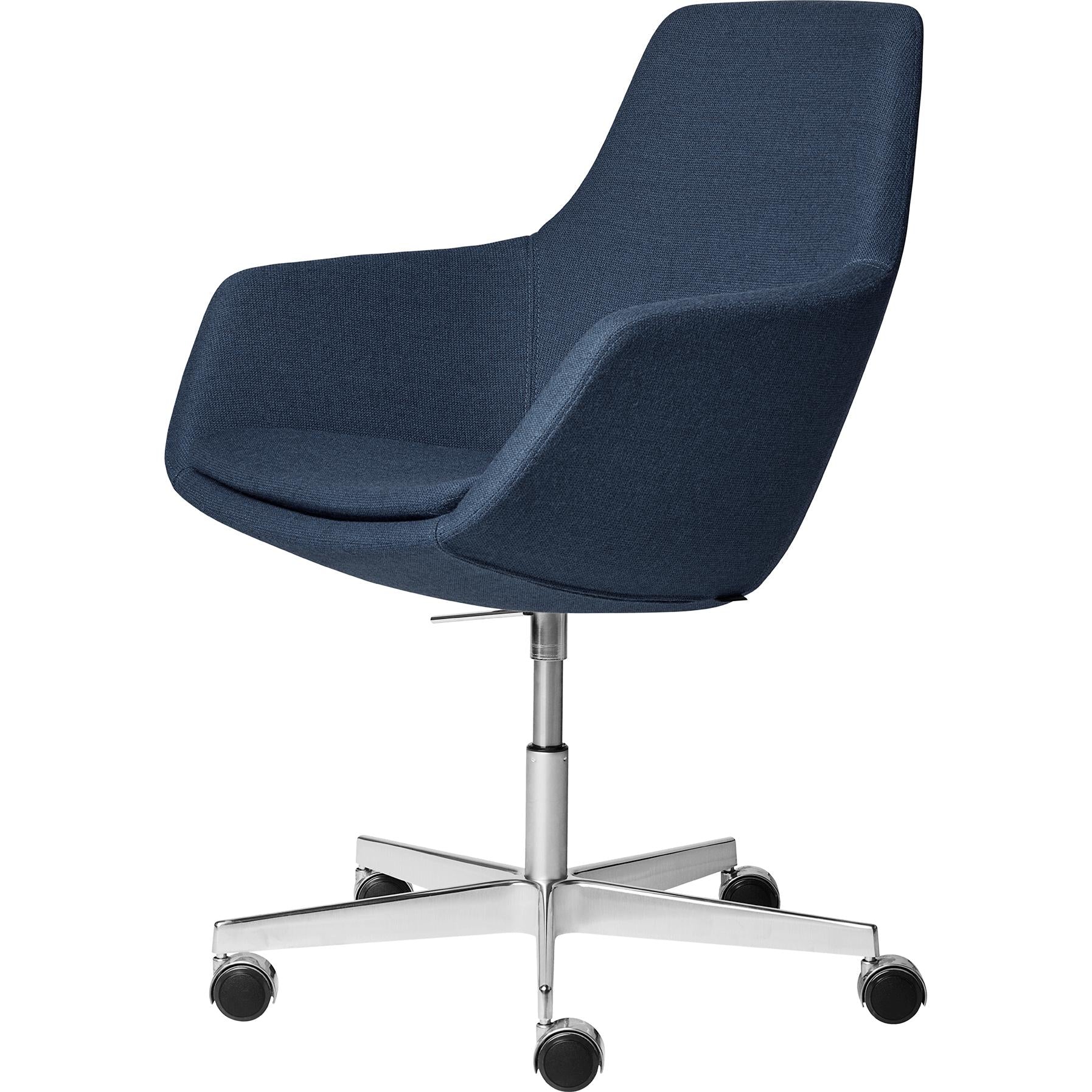 Fritz Hansen Little Giraffe Swivel Chair Conter tkaniny, modrá