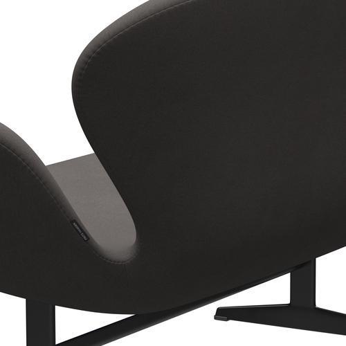 Fritz Hansen Swan Sofa 2 Seater, černá lakovaná/pohodlí tmavě šedá (60008)