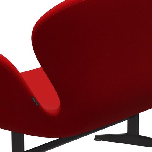 Fritz Hansen Swan Sofa 2 Seater, teplý grafit/Divina Red (623)