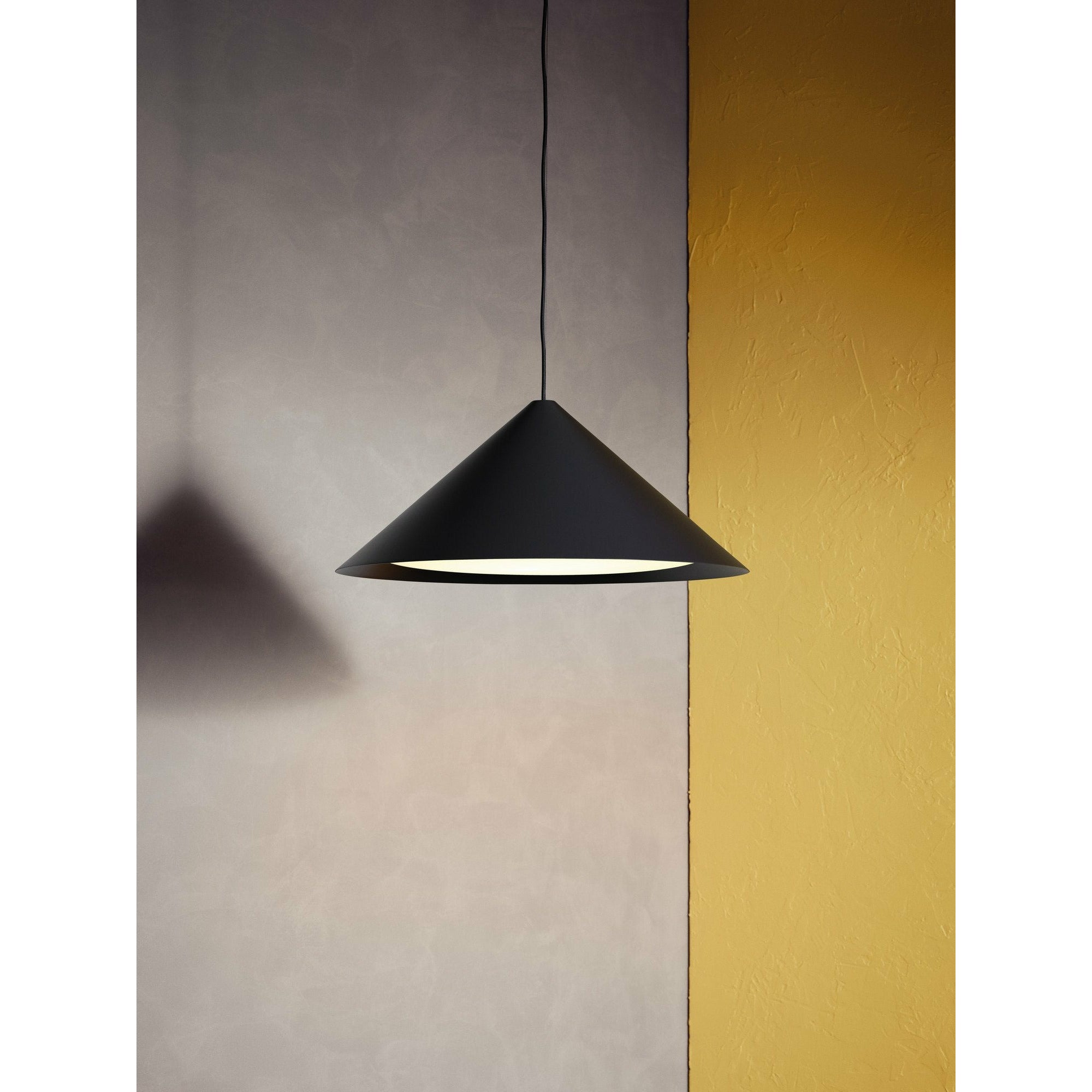 Louis Poulsen Cone Přívěsek LED Ø 250 mm, černá