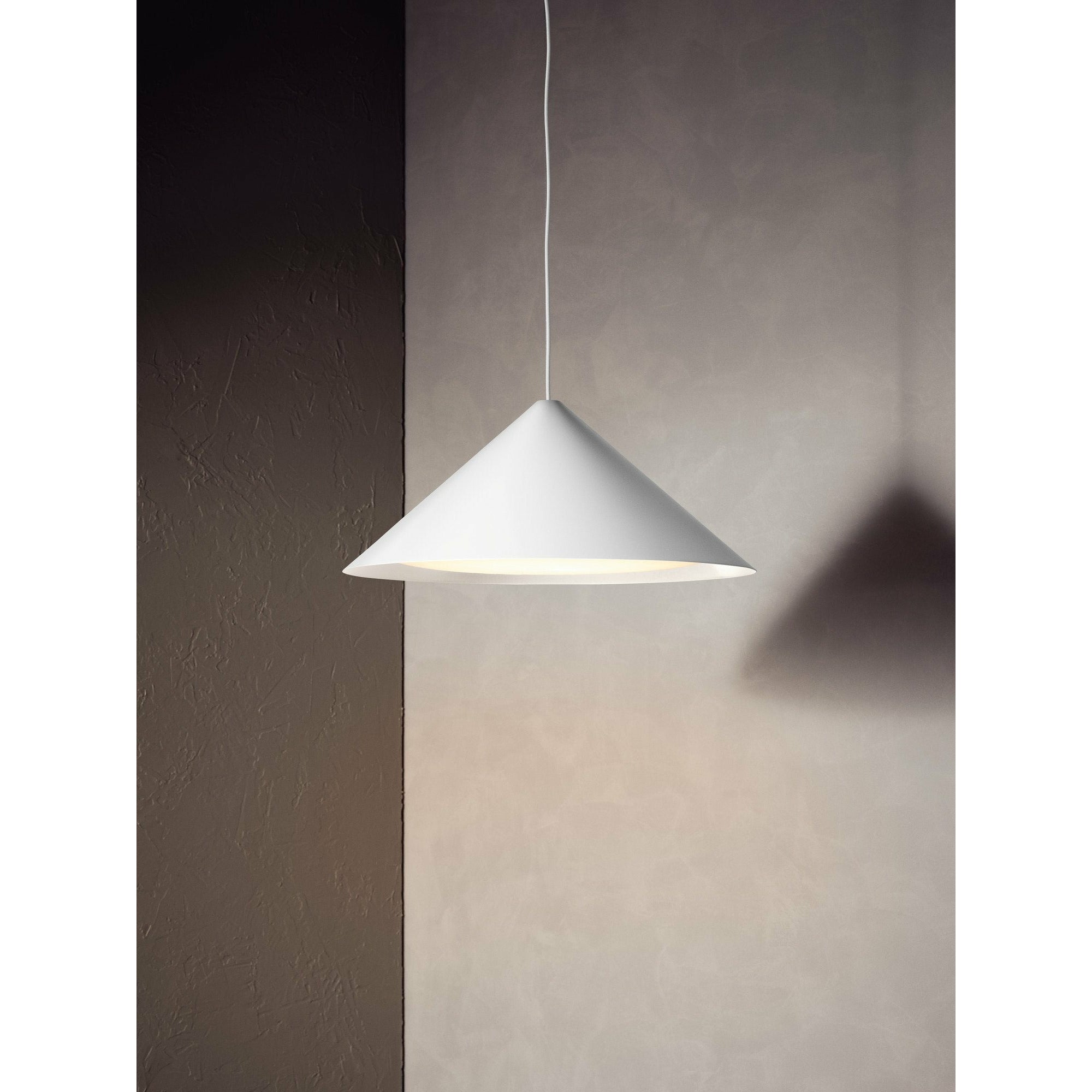 Louis Poulsen Cone Přívěsek LED Ø 250 mm, bílá