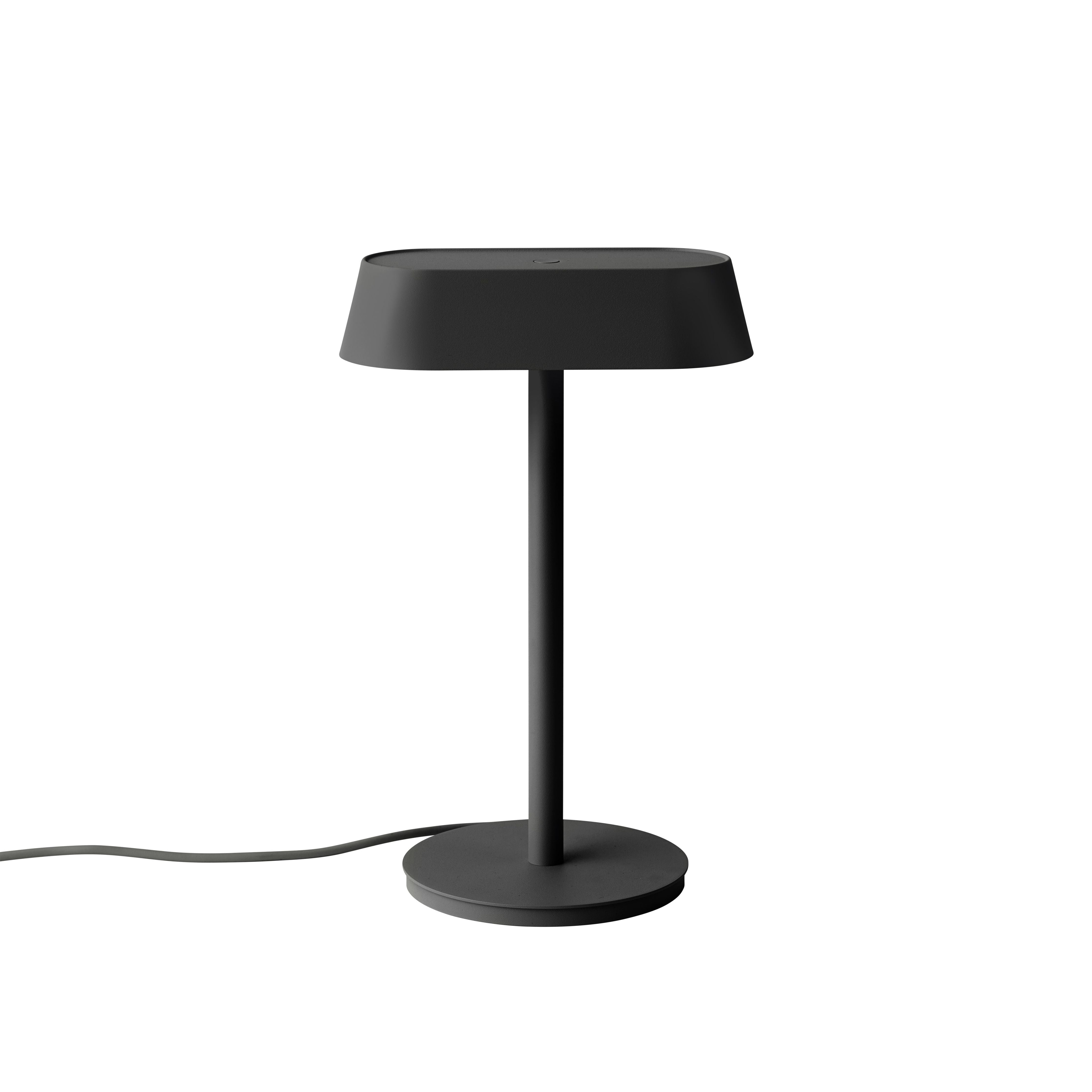 Lineární stolní lampa Muuto, černá