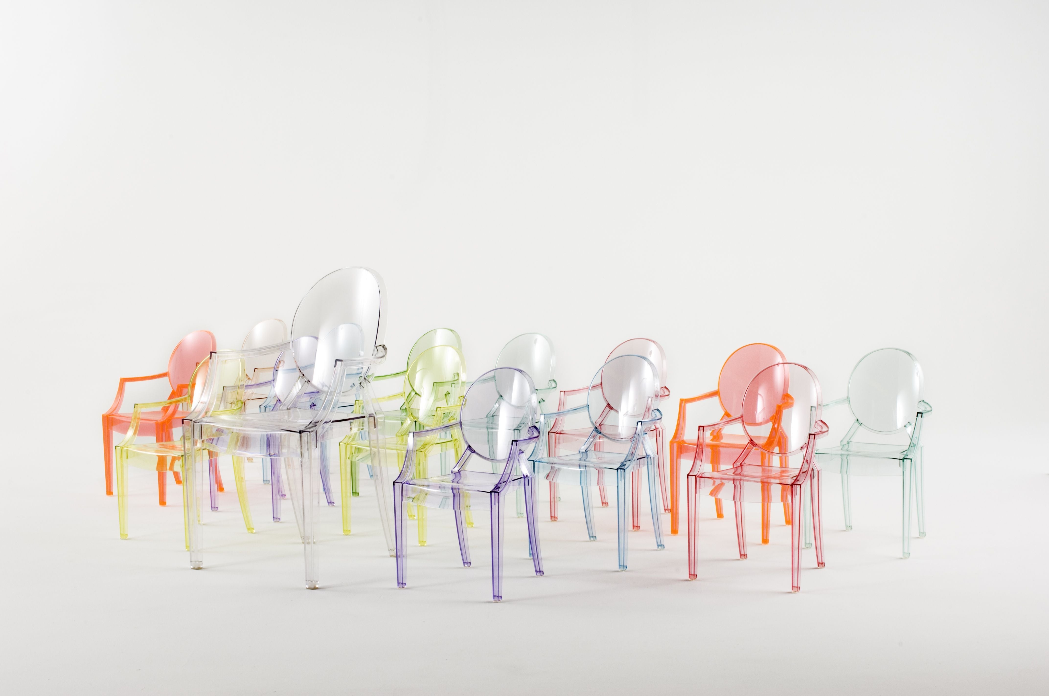 Kartell Lou Lou Ghost Chair, je to holka