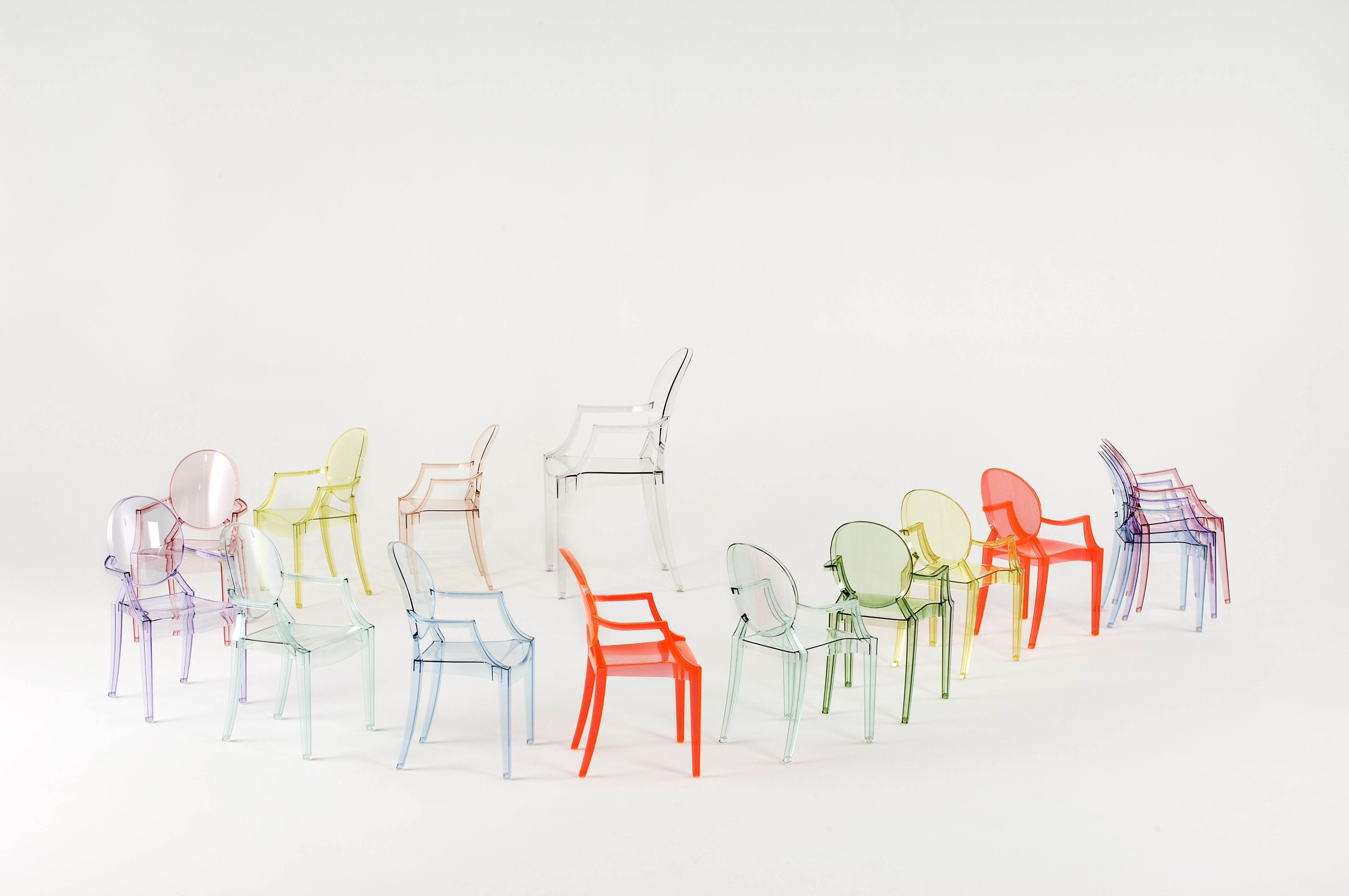 Kartell Lou Lou Ghost Chair, je to holka