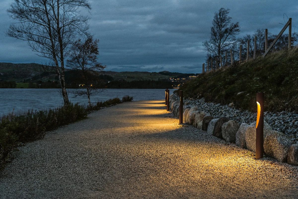 Louis Poulsen Flindt Bollard Class I vedl 3000 K 12 W Night Dim 80 cm, Corten