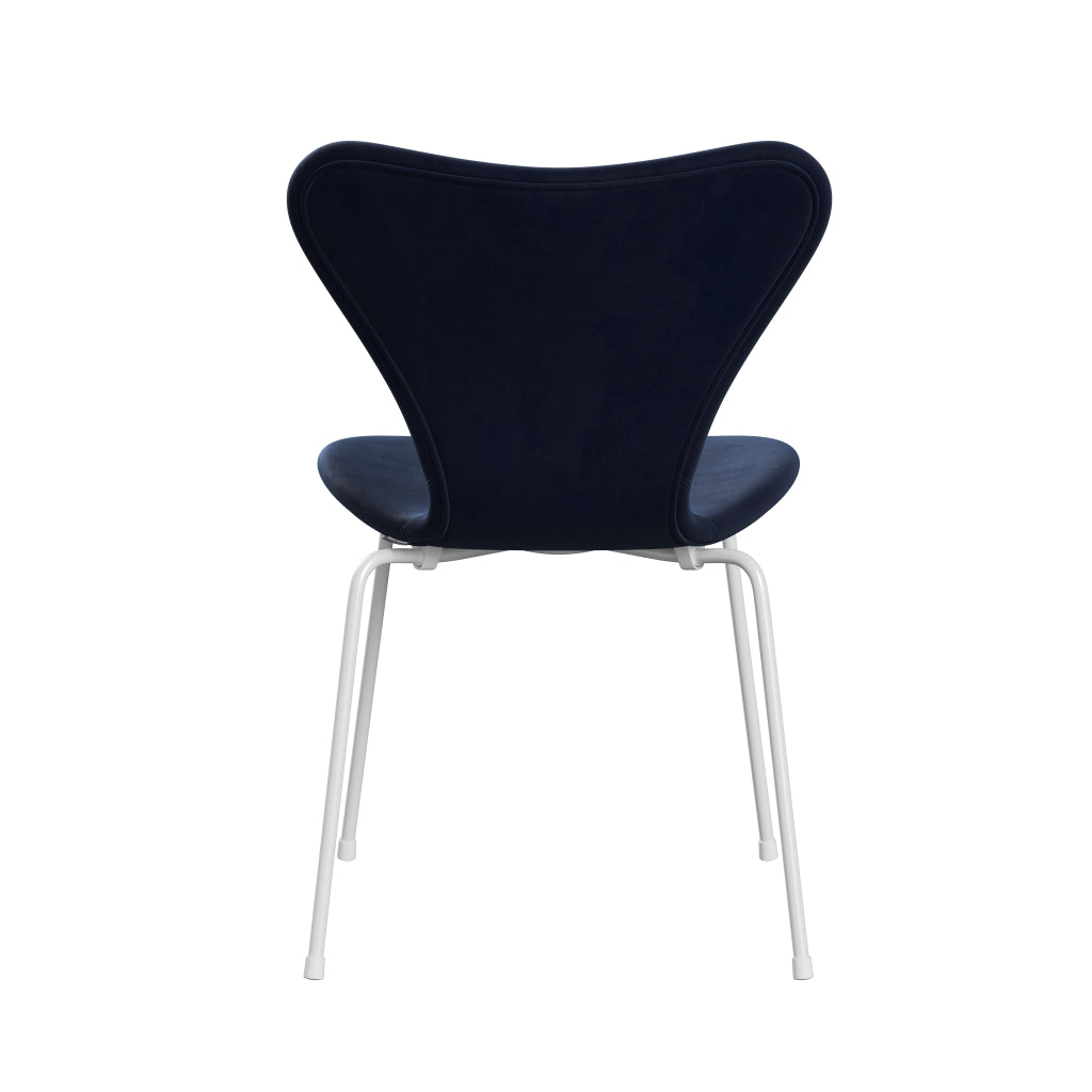 Fritz Hansen 3107 židle plné čalounění, bílá/Belfast Velvet Midnight Blue