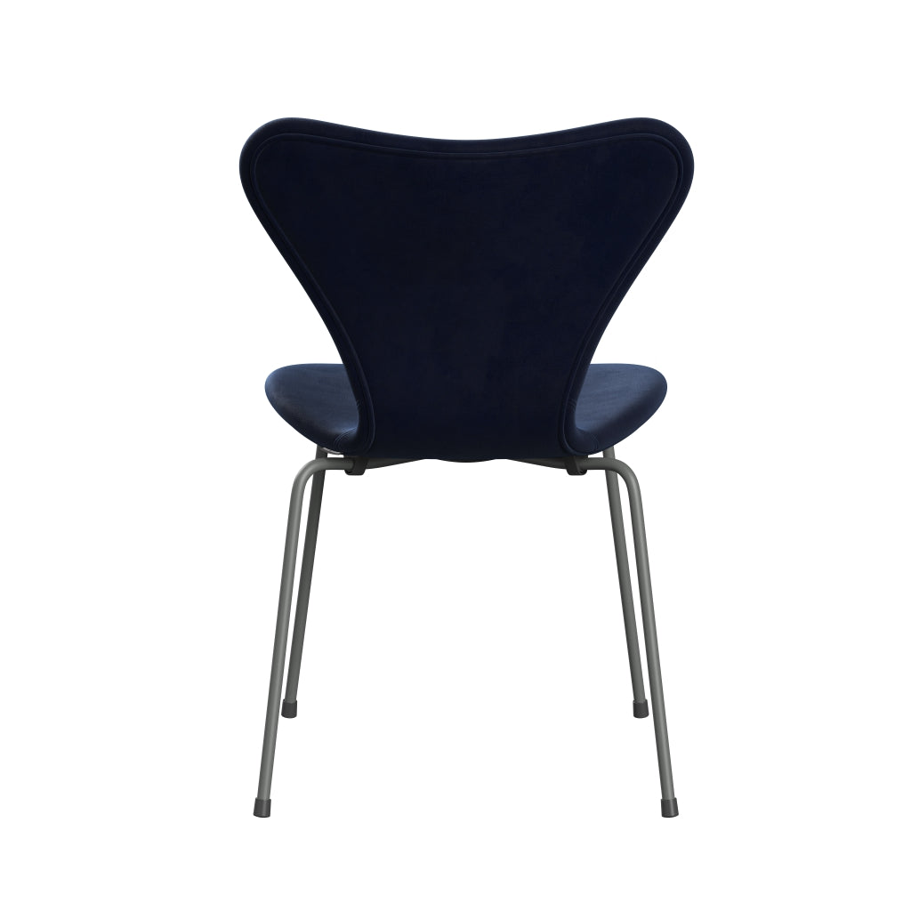 Fritz Hansen 3107 židle plné čalounění, stříbrná šedá/Belfast Velvet Midnight Blue