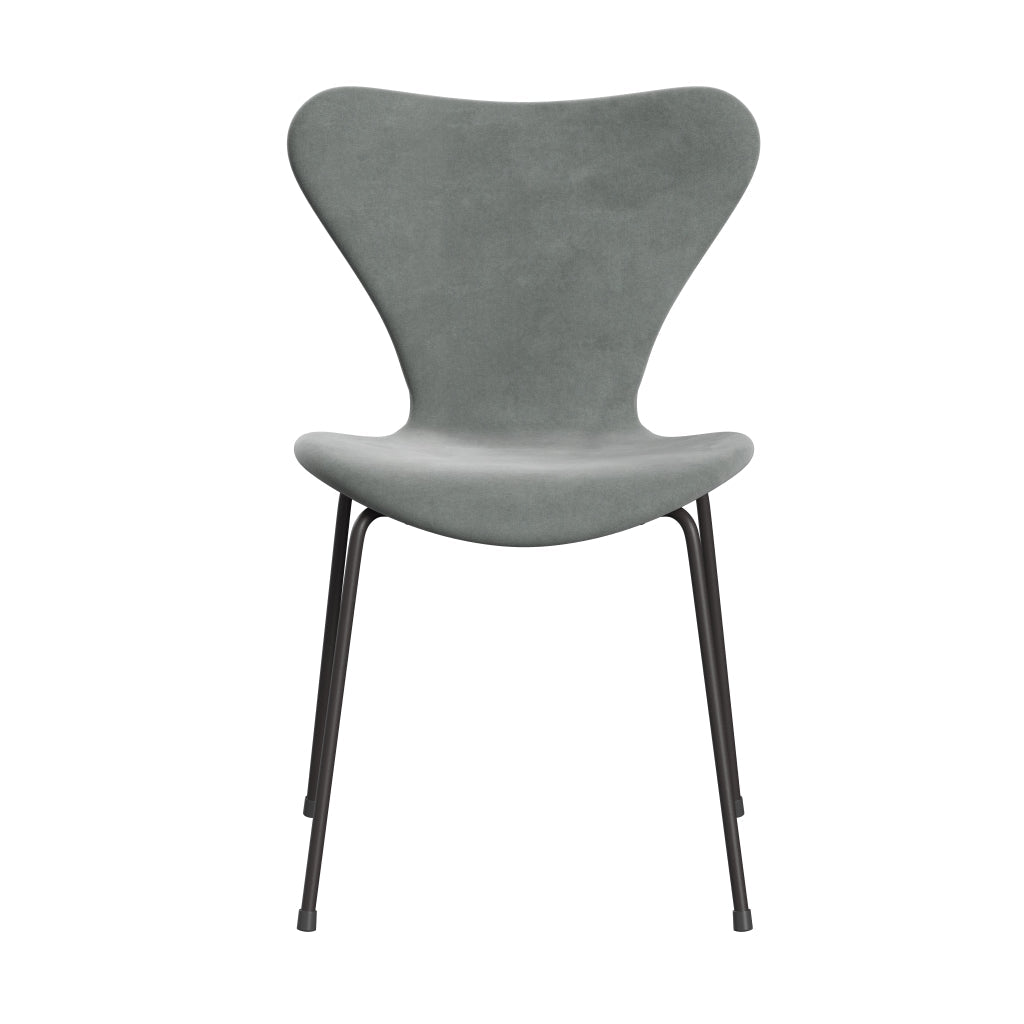 Fritz Hansen 3107 židle plné čalounění, teplý grafit/Belfast Velvet Seal Grey