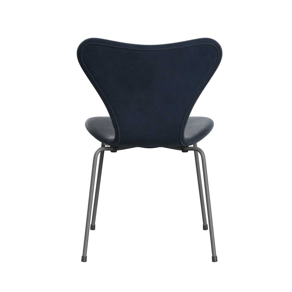 Fritz Hansen 3107 Židle plné čalounění, stříbrná šedá/Belfast Velvet Grey Blue