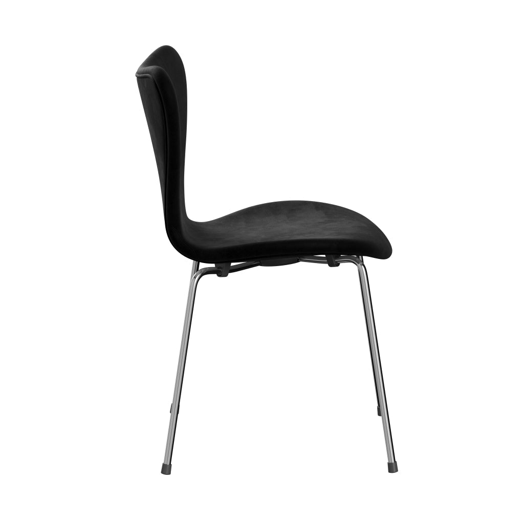 Fritz Hansen 3107 Židle plné čalounění, Chrome/Belfast Velvet Night Black