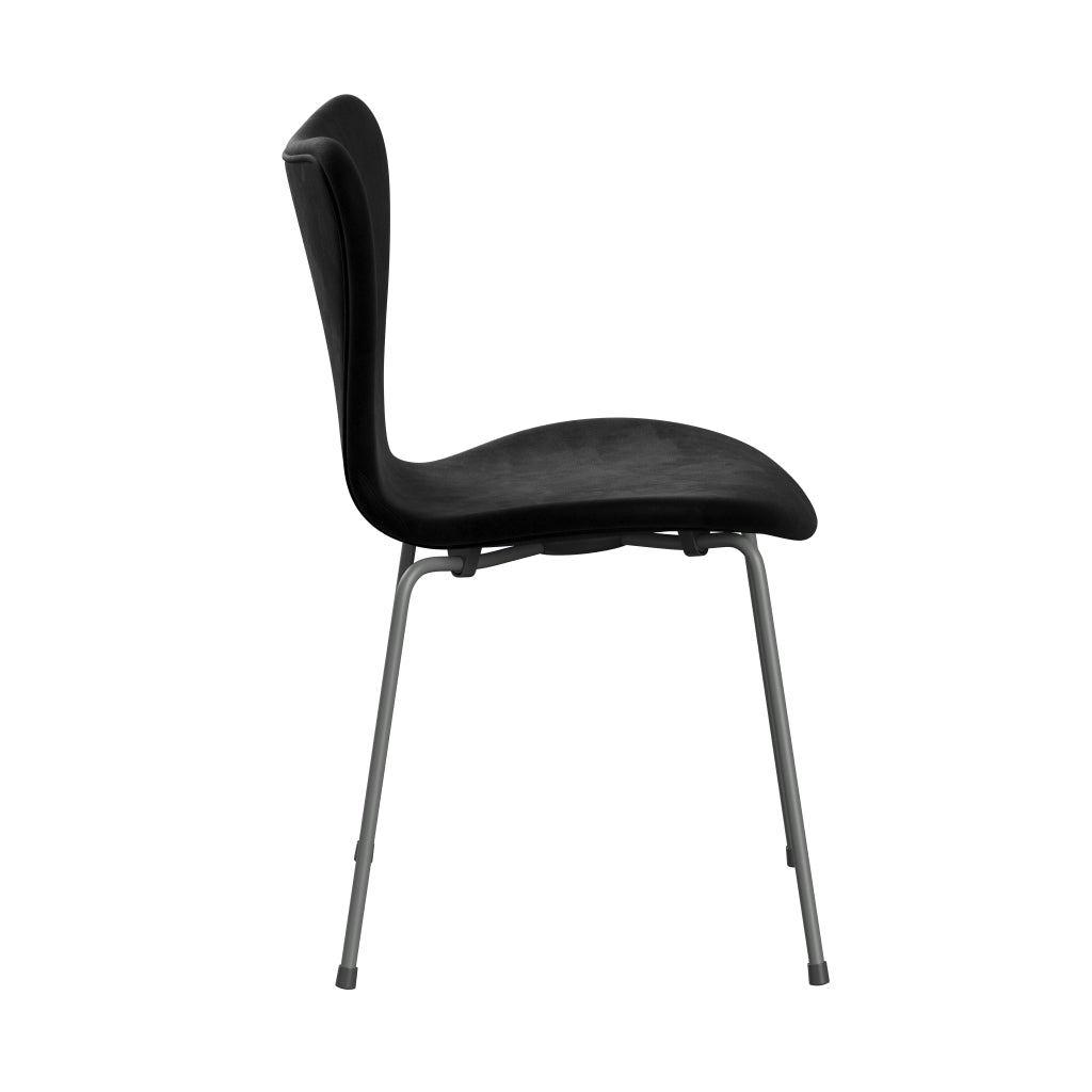 Fritz Hansen 3107 Chair Full Upholstery, Silver Grey/Belfast Velvet Night Black