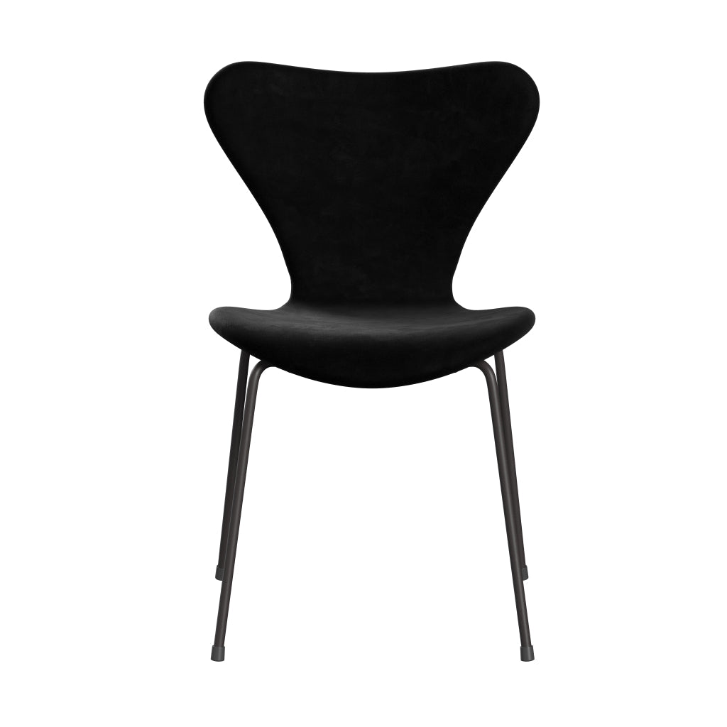 Fritz Hansen 3107 Židle plné čalounění, teplý grafit/Belfast Velvet Night Black