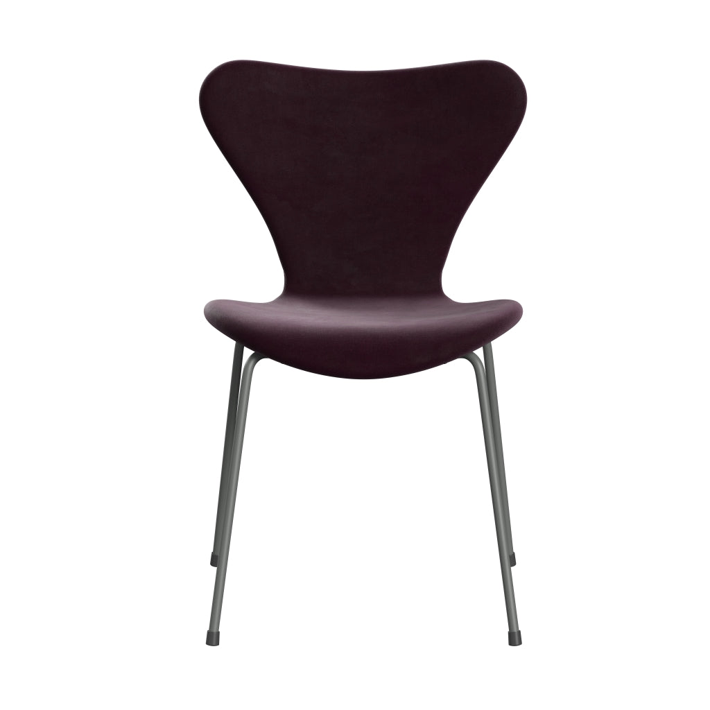 Fritz Hansen 3107 židle plné čalounění, stříbrná šedá/Belfast Velvet Dark Plum