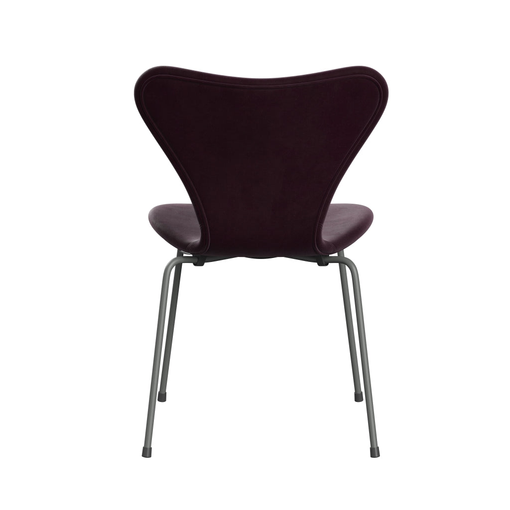 Fritz Hansen 3107 židle plné čalounění, stříbrná šedá/Belfast Velvet Dark Plum