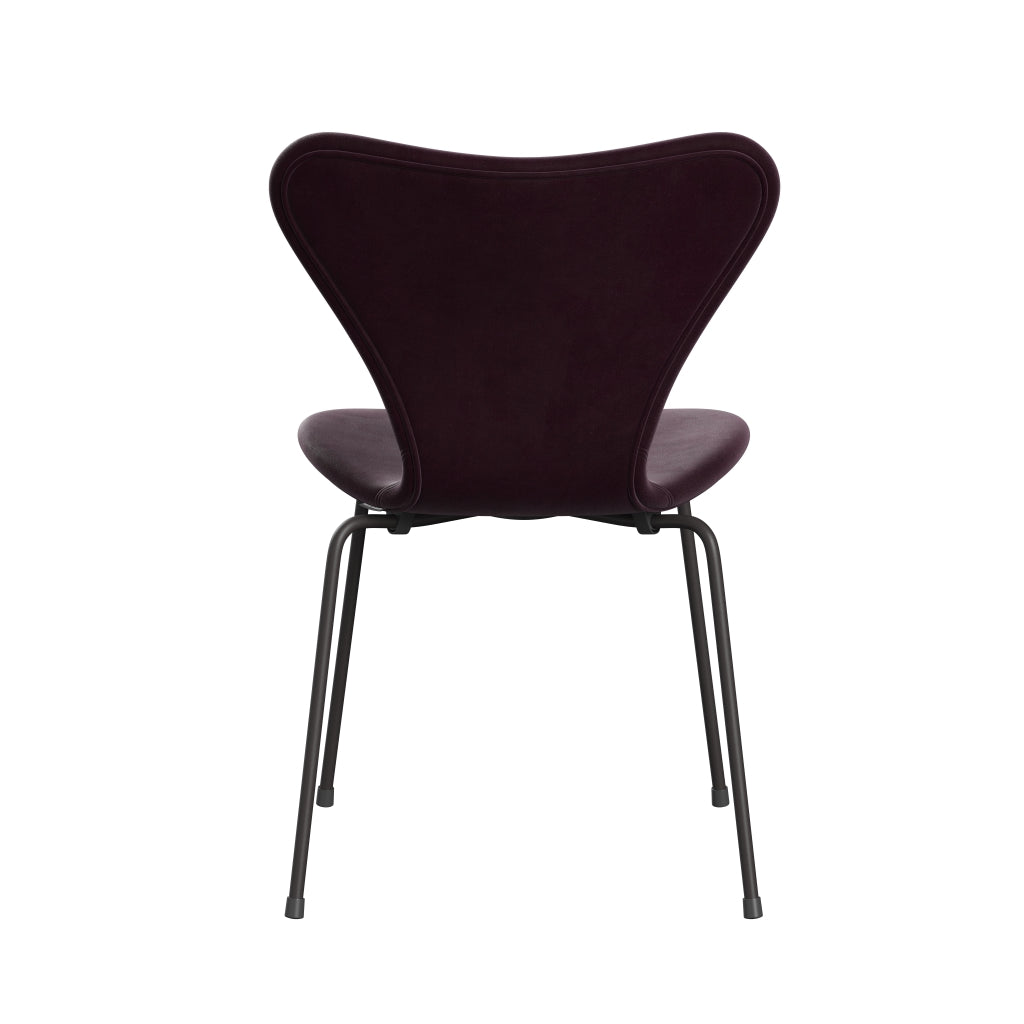 Fritz Hansen 3107 židle plné čalounění, teplý grafit/Belfast Velvet Dark Plum