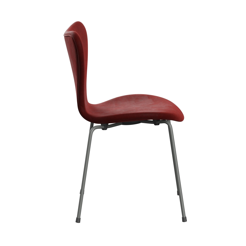 Fritz Hansen 3107 židle plné čalounění, stříbrná šedá/Belfast Velvet Autumn Red