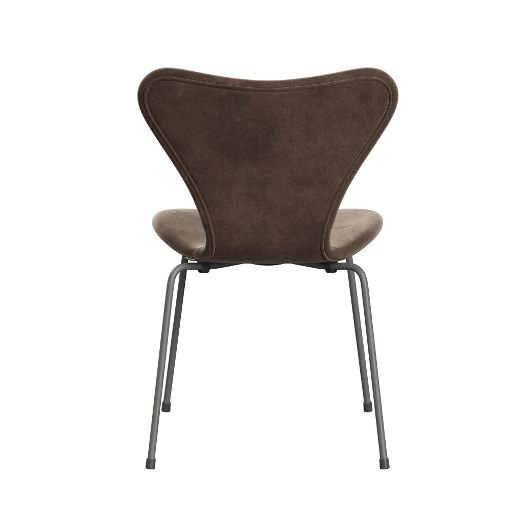 Fritz Hansen 3107 Židle plné čalounění, stříbrná šedá/Belfast Velvet šedá hnědá