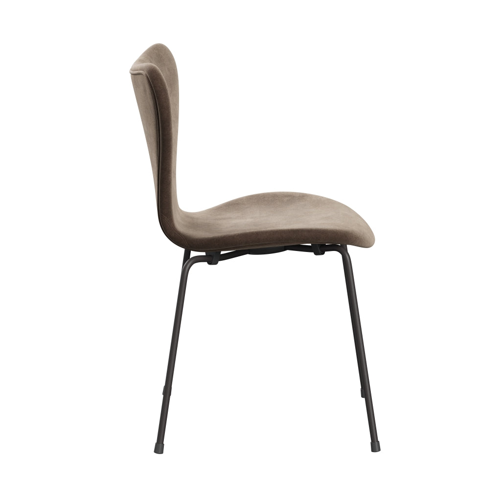 Fritz Hansen 3107 Židle plné čalounění, teplý grafit/Belfast Velvet Grey Brown