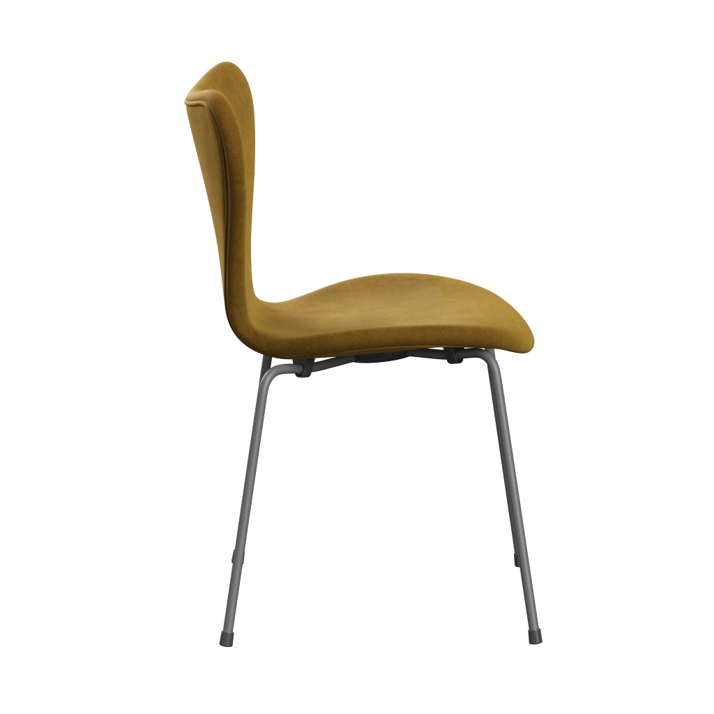 Fritz Hansen 3107 židle plné čalounění, stříbrná šedá/Belfast Velvet Soft Ocher