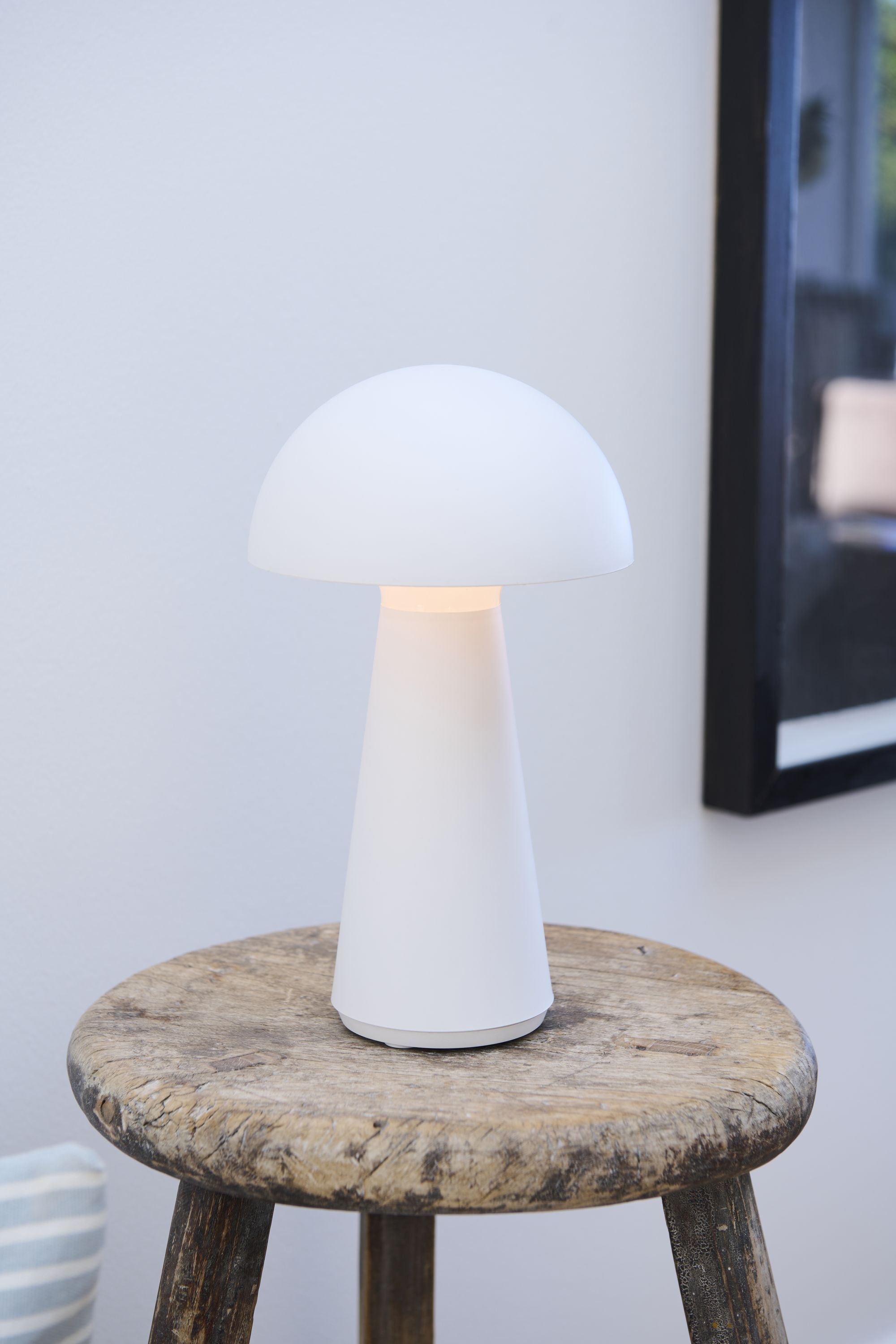 Sirius Sam Table Lamp, White