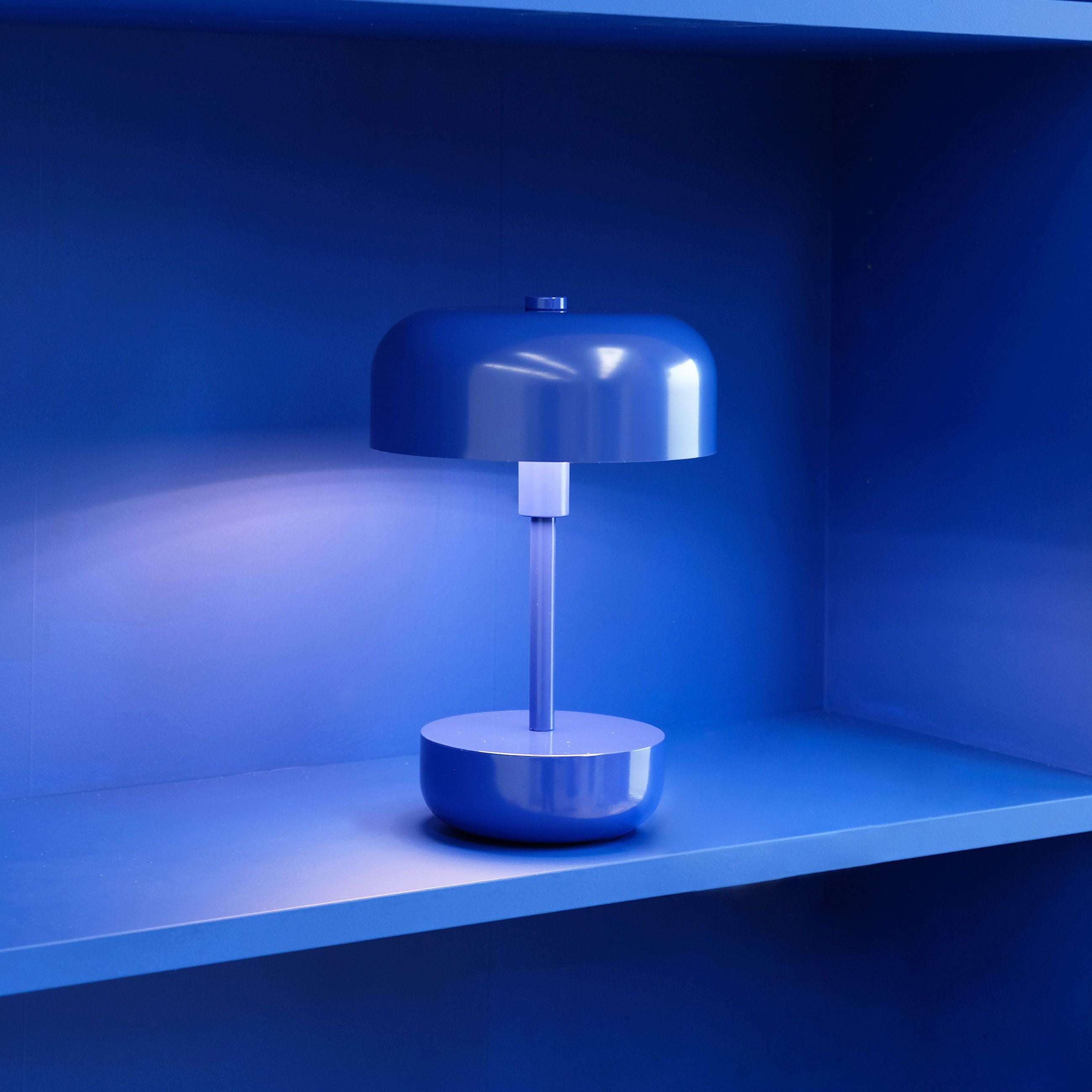 Dyberg Larsen Haipot dobíjecí stolní lampa, modrá