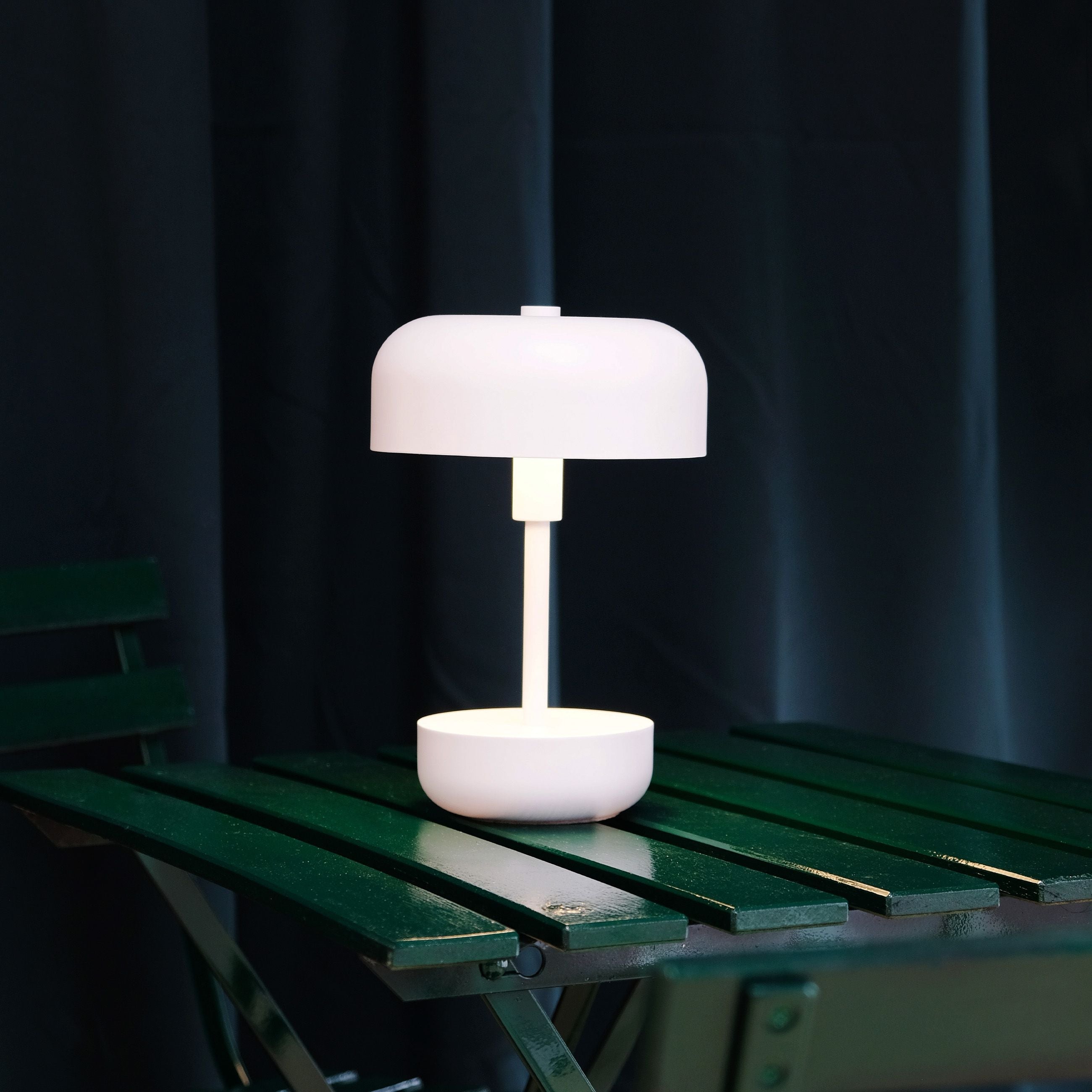 Dyberg Larsen Haipot dobíjecí stolní lampa, bílá