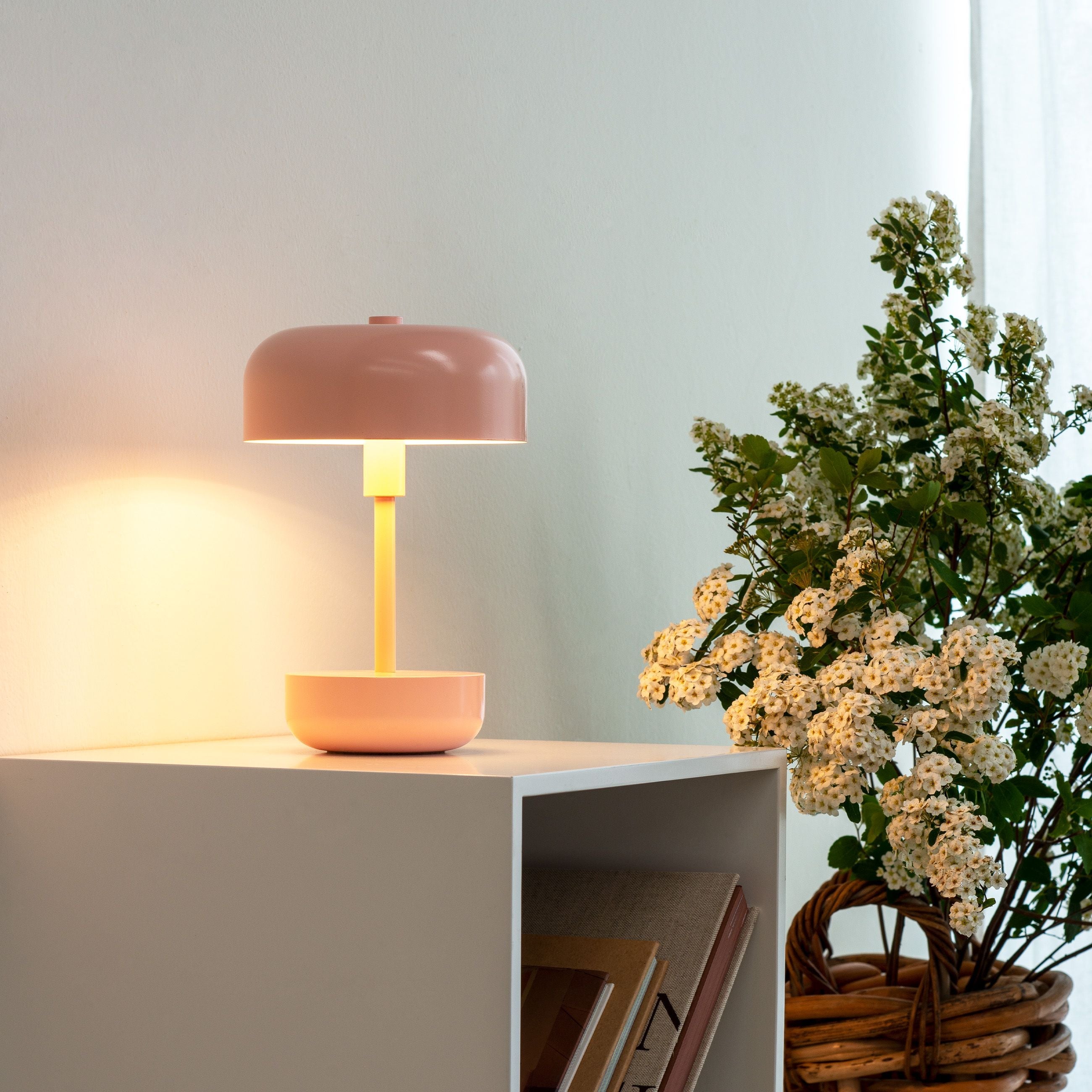 Dyberg Larsen Haipot dobíjecí stolní lampa, růžová