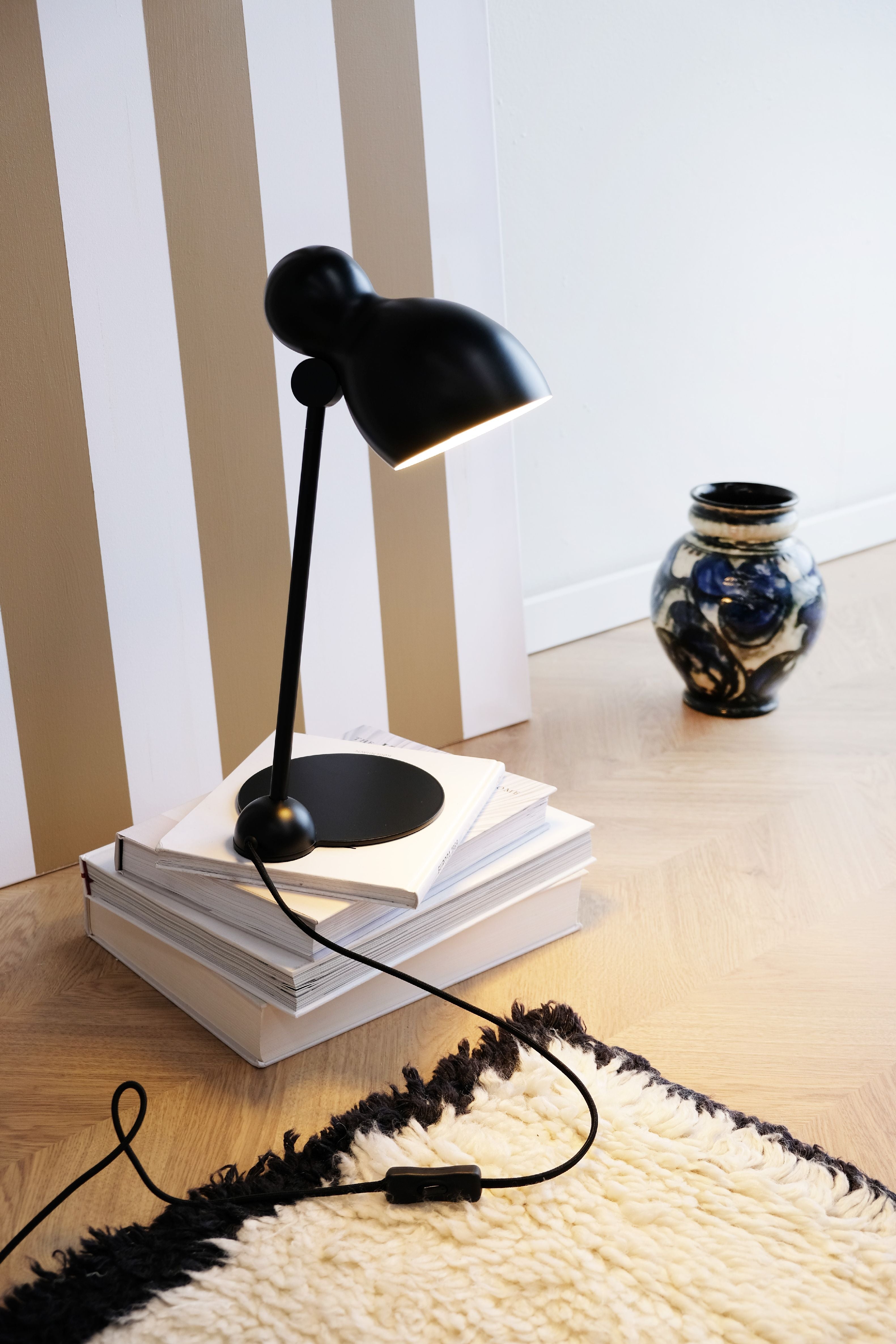 Dyberg Larsen Ludo stolní lampa, černá