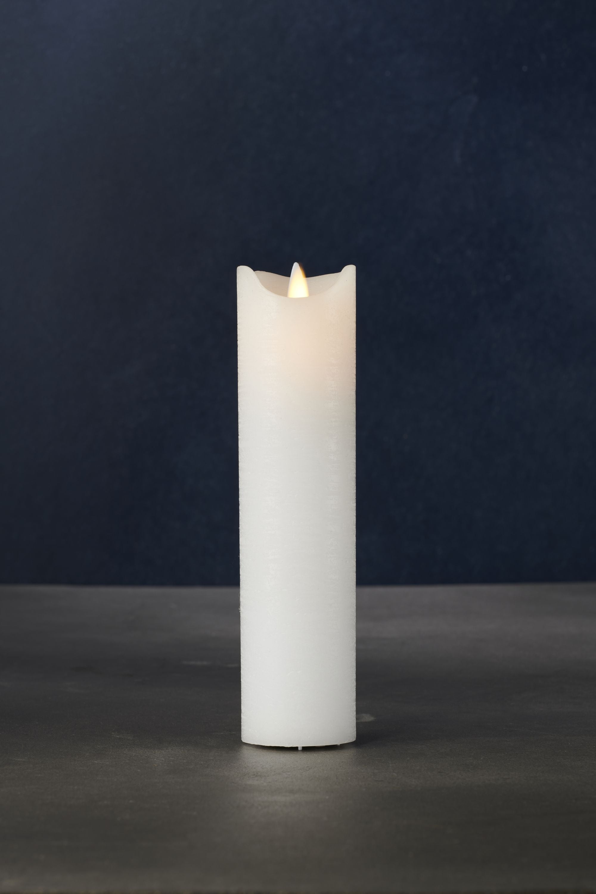 Exkluzivní svíčka Sirius Sara Ø5x H20cm, bílá